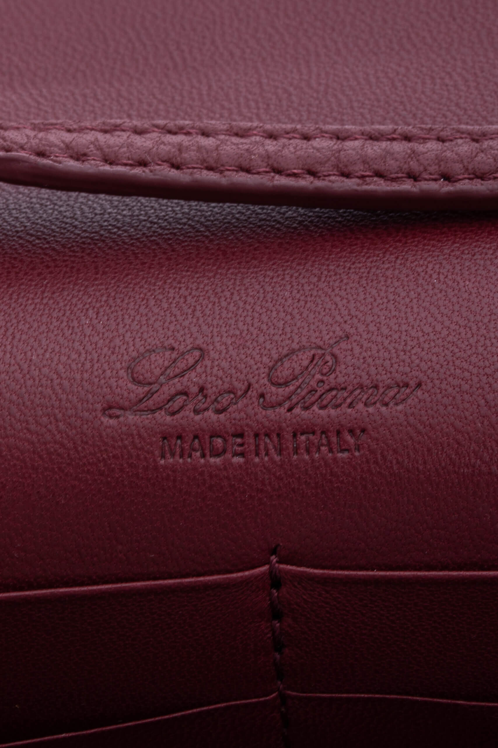 <span style="font-size: 10px; color: rgb(101, 101, 101);letter-spacing: .15em;">HARD TO FIND</span><br><strong> LORO PIANA </strong><br><div style="margin-top:10px; font-size:16px;"> Sesia Leather Crossbody Wallet Burgundy </div><br> - Image 13