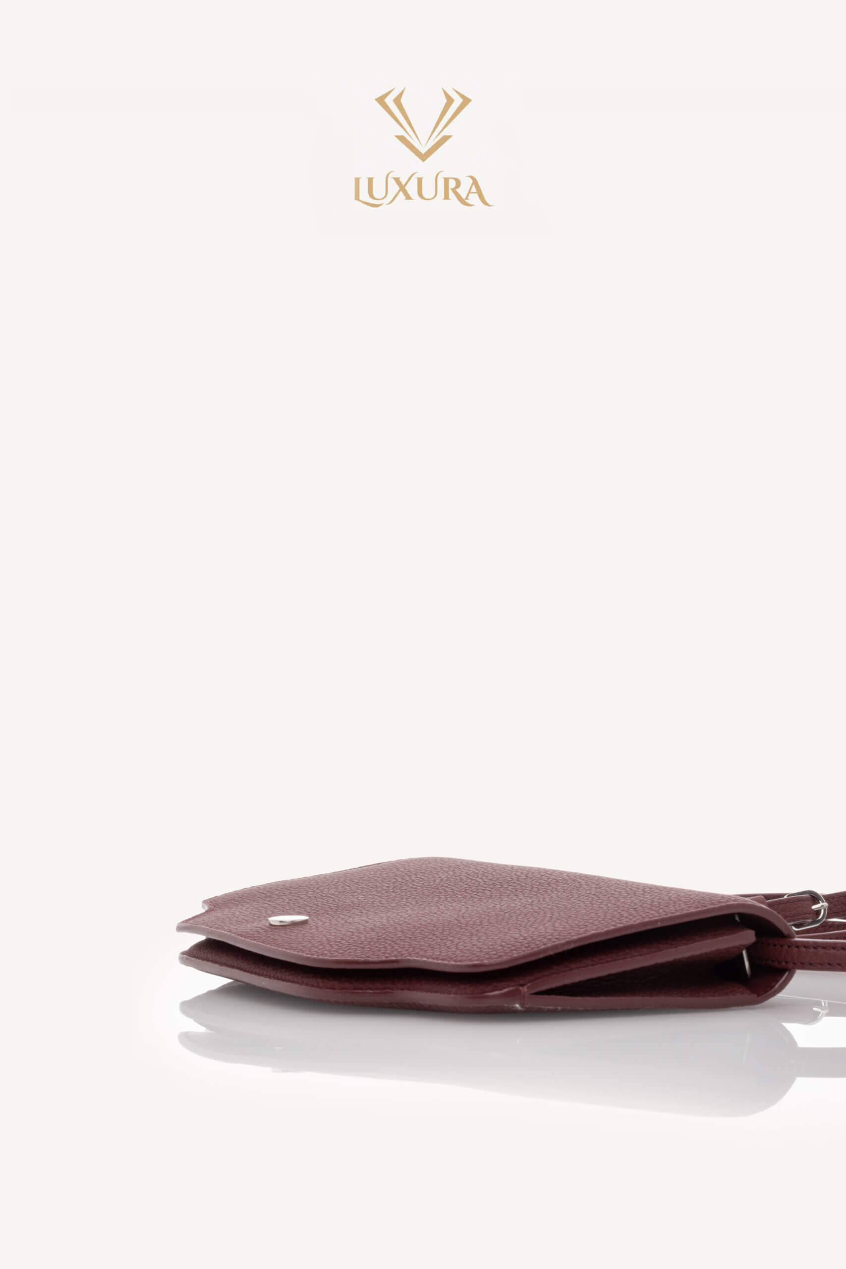 <span style="font-size: 10px; color: rgb(101, 101, 101);letter-spacing: .15em;">HARD TO FIND</span><br><strong> LORO PIANA </strong><br><div style="margin-top:10px; font-size:16px;"> Sesia Leather Crossbody Wallet Burgundy </div><br> - Image 16