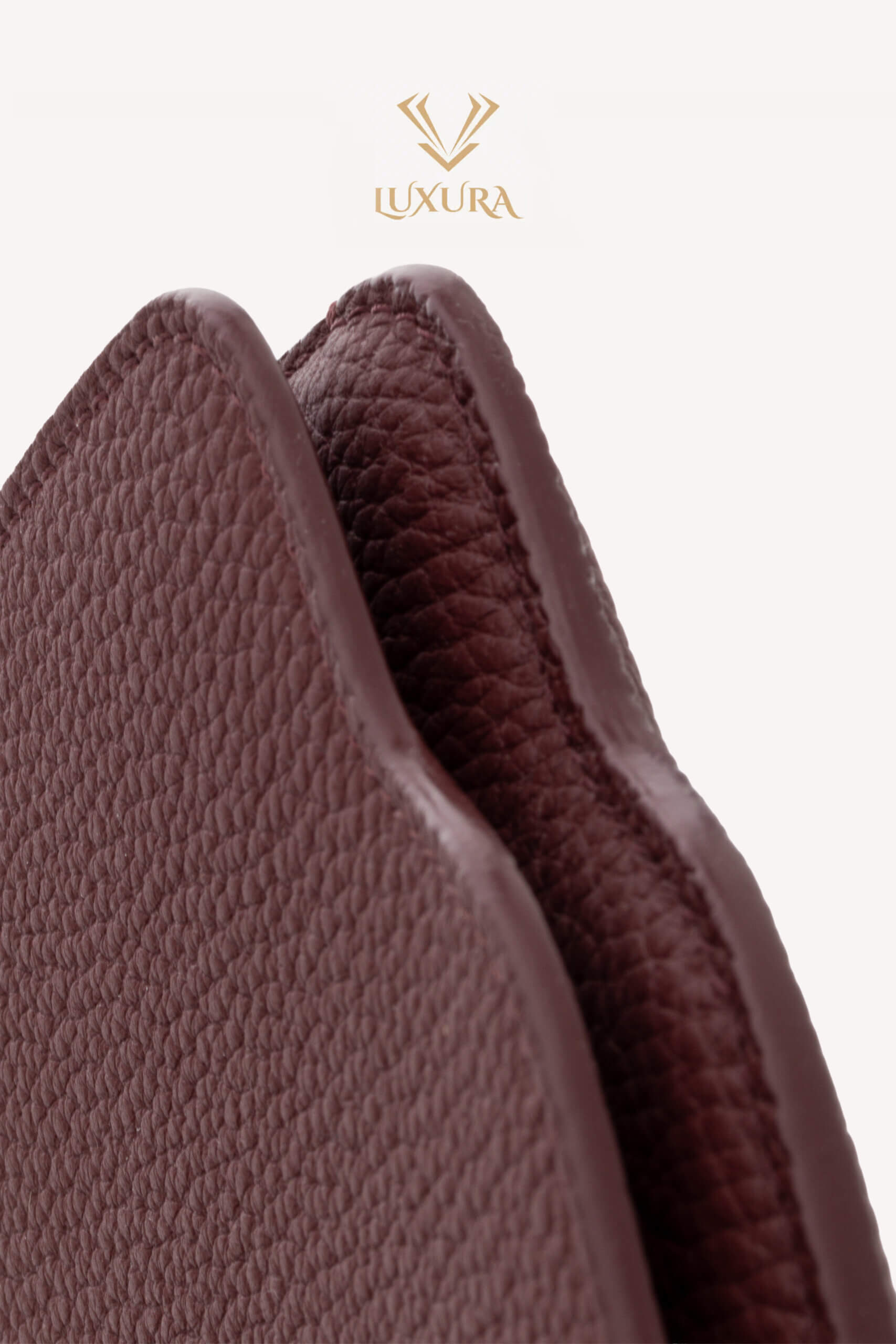 <span style="font-size: 10px; color: rgb(101, 101, 101);letter-spacing: .15em;">HARD TO FIND</span><br><strong> LORO PIANA </strong><br><div style="margin-top:10px; font-size:16px;"> Sesia Leather Crossbody Wallet Burgundy </div><br> - Image 18