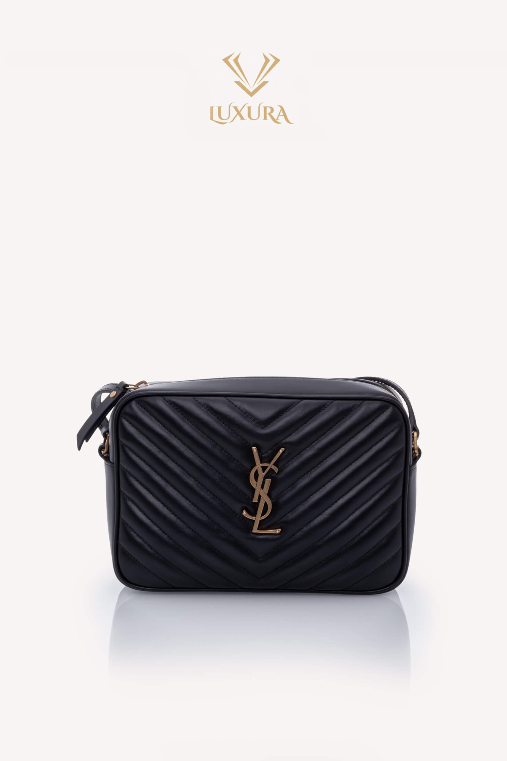 <span style="font-size: 10px; color: rgb(101, 101, 101);letter-spacing: .15em;">IN TENDINTE</span><br><strong> SAINT LAURENT </strong><br><div style="margin-top:10px; font-size:16px;">Lou Camera Bag in Black Quilted Leather</div><br> - Image 5