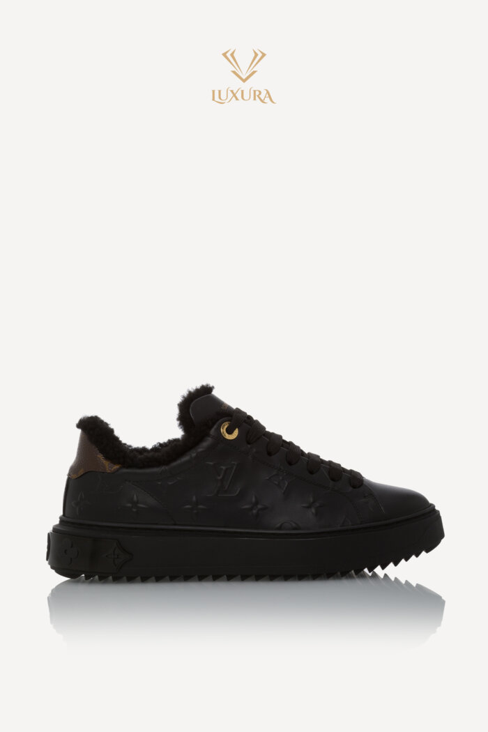 <span style="font-size: 10px; color: rgb(101, 101, 101);letter-spacing: .15em;">HARD TO FIND</span><br><strong>LOUIS VUITTON </strong><br><div style="margin-top:10px; font-size:16px;"> Shearling Time Out Sneakers Black 37 1AAE04 </div><br>