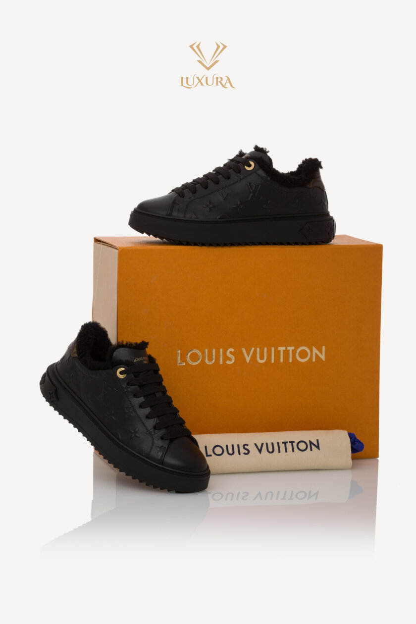 <span style="font-size: 10px; color: rgb(101, 101, 101);letter-spacing: .15em;">HARD TO FIND</span><br><strong>LOUIS VUITTON </strong><br><div style="margin-top:10px; font-size:16px;"> Shearling Time Out Sneakers Black 37 1AAE04 </div><br> - Image 2