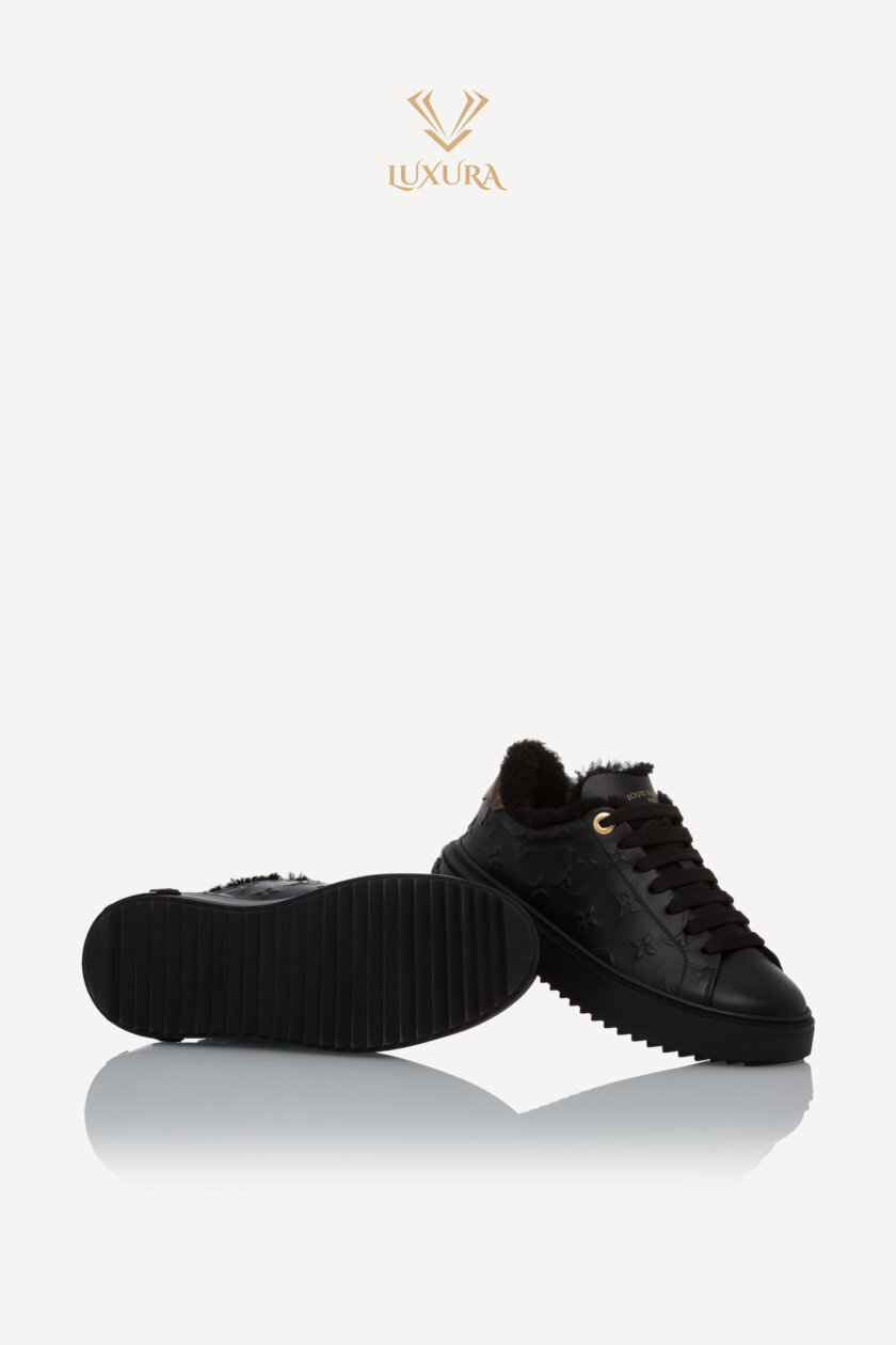 <span style="font-size: 10px; color: rgb(101, 101, 101);letter-spacing: .15em;">HARD TO FIND</span><br><strong>LOUIS VUITTON </strong><br><div style="margin-top:10px; font-size:16px;"> Shearling Time Out Sneakers Black 37 1AAE04 </div><br> - Image 21