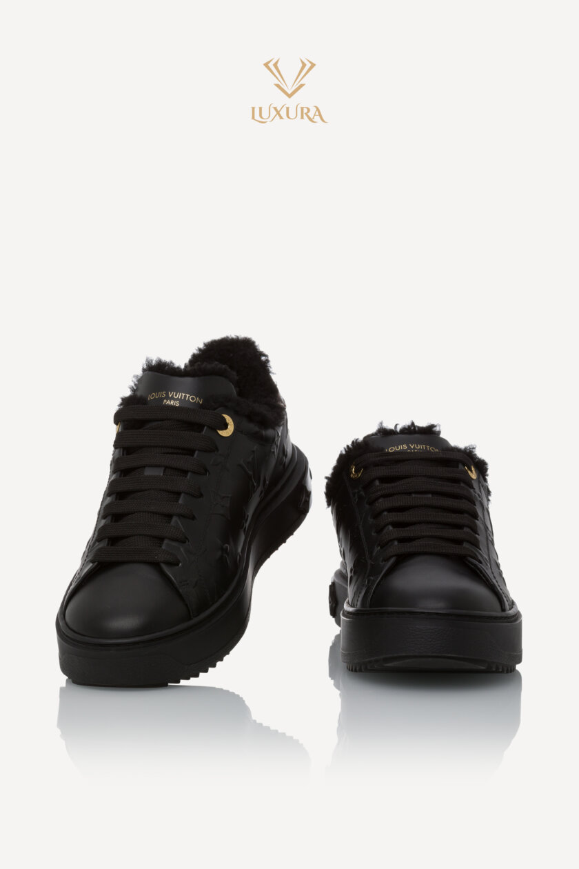 <span style="font-size: 10px; color: rgb(101, 101, 101);letter-spacing: .15em;">HARD TO FIND</span><br><strong>LOUIS VUITTON </strong><br><div style="margin-top:10px; font-size:16px;"> Shearling Time Out Sneakers Black 37 1AAE04 </div><br> - Image 4