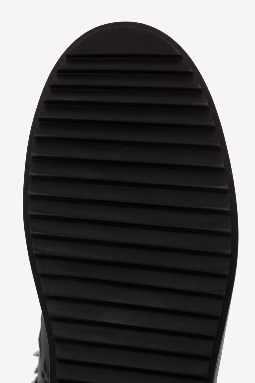 <span style="font-size: 10px; color: rgb(101, 101, 101);letter-spacing: .15em;">HARD TO FIND</span><br><strong>LOUIS VUITTON </strong><br><div style="margin-top:10px; font-size:16px;"> Shearling Time Out Sneakers Black 37 1AAE04 </div><br> - Image 18