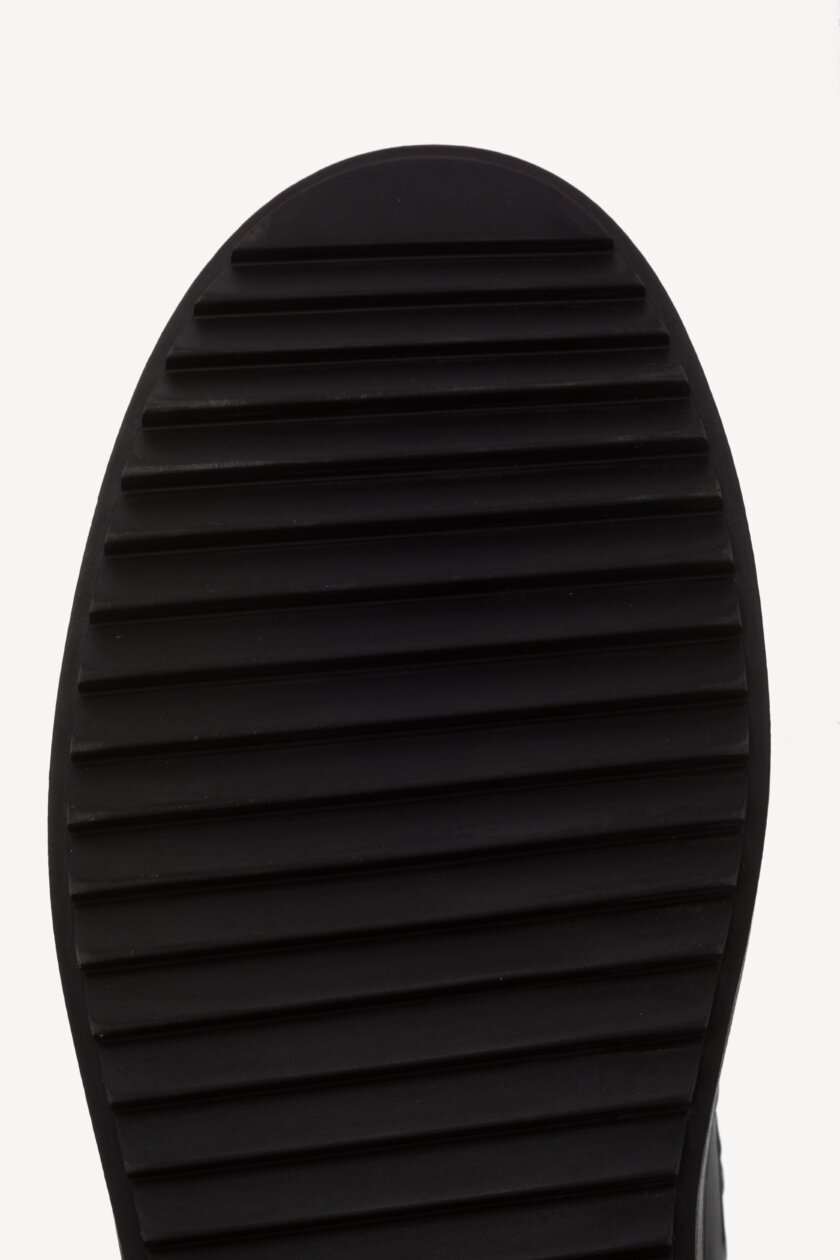 <span style="font-size: 10px; color: rgb(101, 101, 101);letter-spacing: .15em;">HARD TO FIND</span><br><strong>LOUIS VUITTON </strong><br><div style="margin-top:10px; font-size:16px;"> Shearling Time Out Sneakers Black 37 1AAE04 </div><br> - Image 17