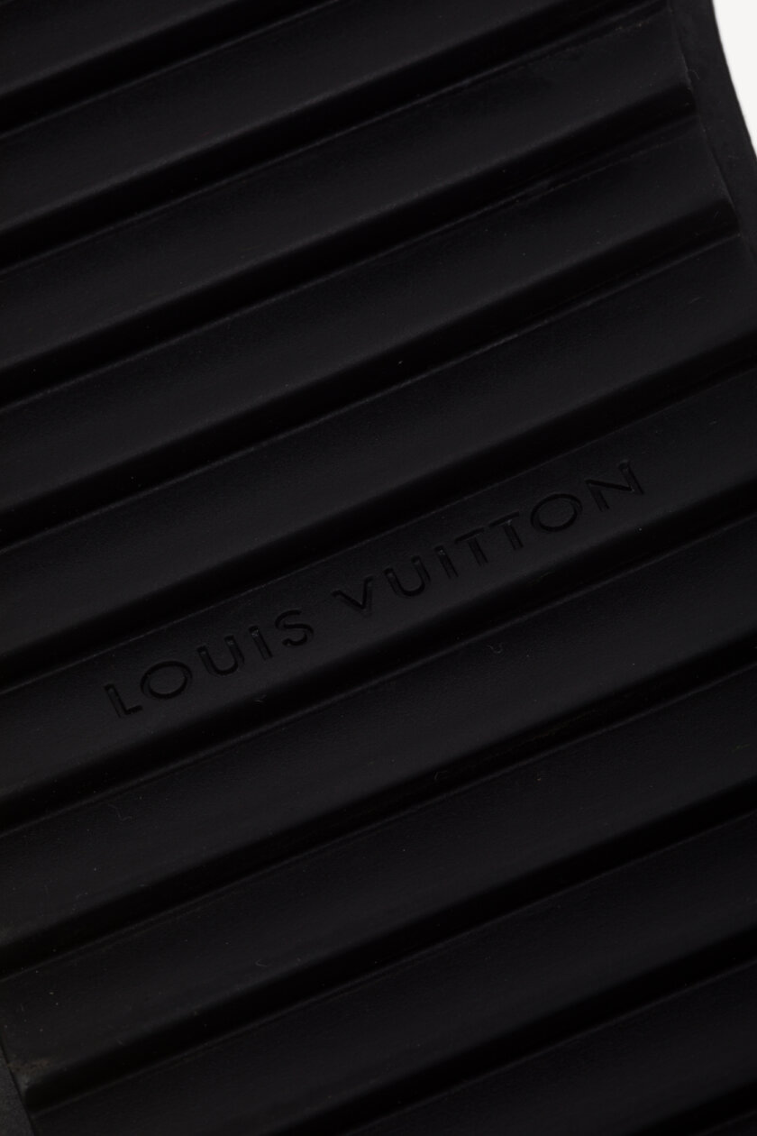 <span style="font-size: 10px; color: rgb(101, 101, 101);letter-spacing: .15em;">HARD TO FIND</span><br><strong>LOUIS VUITTON </strong><br><div style="margin-top:10px; font-size:16px;"> Shearling Time Out Sneakers Black 37 1AAE04 </div><br> - Image 19