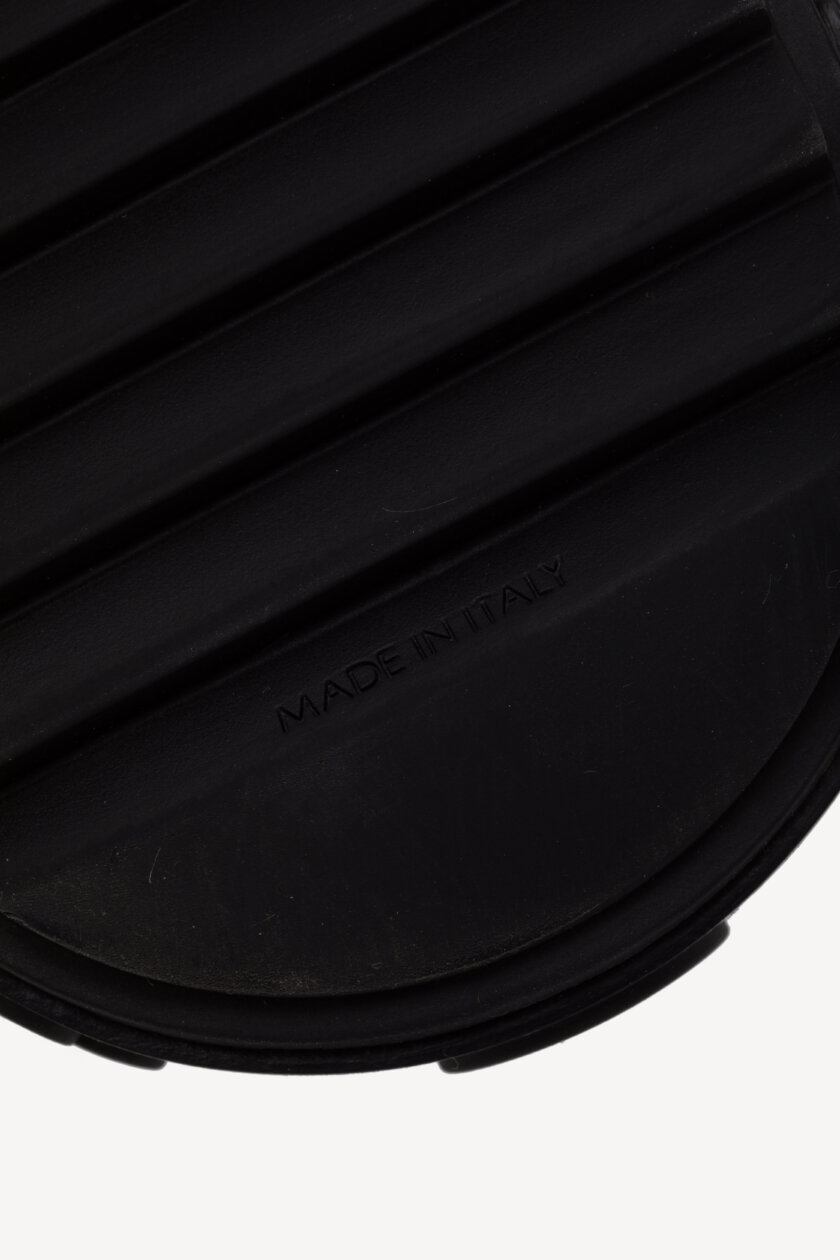 <span style="font-size: 10px; color: rgb(101, 101, 101);letter-spacing: .15em;">HARD TO FIND</span><br><strong>LOUIS VUITTON </strong><br><div style="margin-top:10px; font-size:16px;"> Shearling Time Out Sneakers Black 37 1AAE04 </div><br> - Image 20