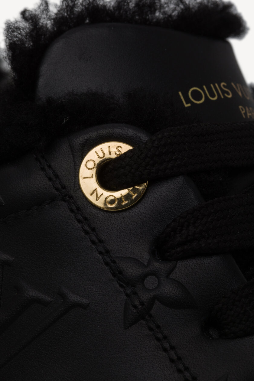 <span style="font-size: 10px; color: rgb(101, 101, 101);letter-spacing: .15em;">HARD TO FIND</span><br><strong>LOUIS VUITTON </strong><br><div style="margin-top:10px; font-size:16px;"> Shearling Time Out Sneakers Black 37 1AAE04 </div><br> - Image 11