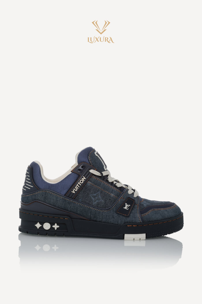 <span style="font-size: 10px; color: rgb(101, 101, 101);letter-spacing: .15em;">HARD TO FIND</span><br><strong>LOUIS VUITTON </strong><br><div style="margin-top:10px; font-size:16px;"> Trainer Sneaker Marine 37 1AHT36 </div><br>
