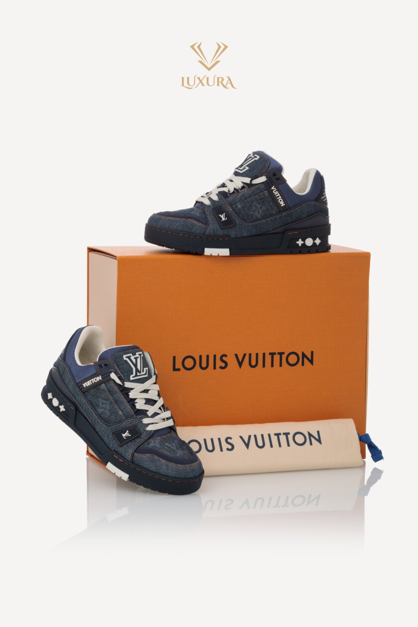 <span style="font-size: 10px; color: rgb(101, 101, 101);letter-spacing: .15em;">HARD TO FIND</span><br><strong>LOUIS VUITTON </strong><br><div style="margin-top:10px; font-size:16px;"> Trainer Sneaker Marine 37 1AHT36 </div><br> - Image 2
