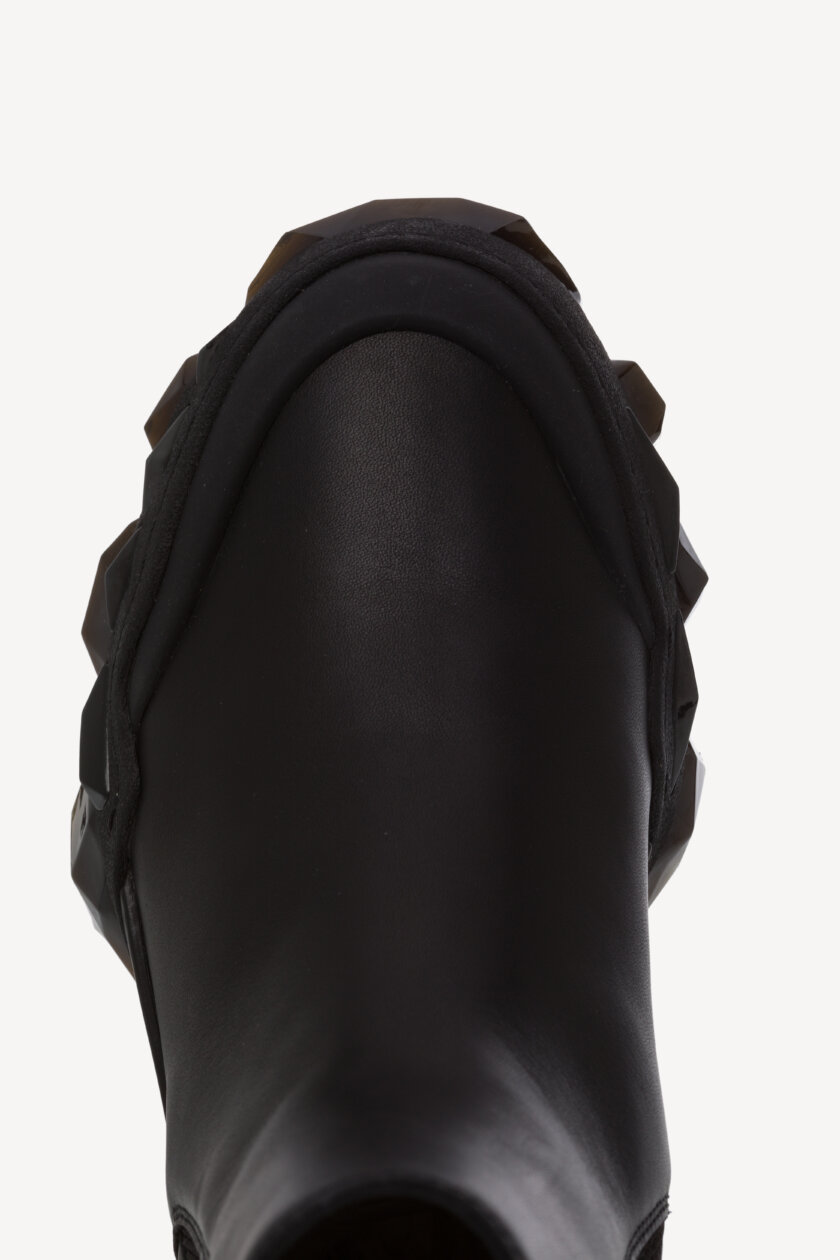 <span style="font-size: 10px; color: rgb(101, 101, 101);letter-spacing: .15em;">BEST DEAL</span><br><strong> JIMMY CHOO </strong><br><div style="margin-top:10px; font-size:16px;"> Diamond X Chelsea Boots Black Leather Sole 38.5 </div><br> - Image 8