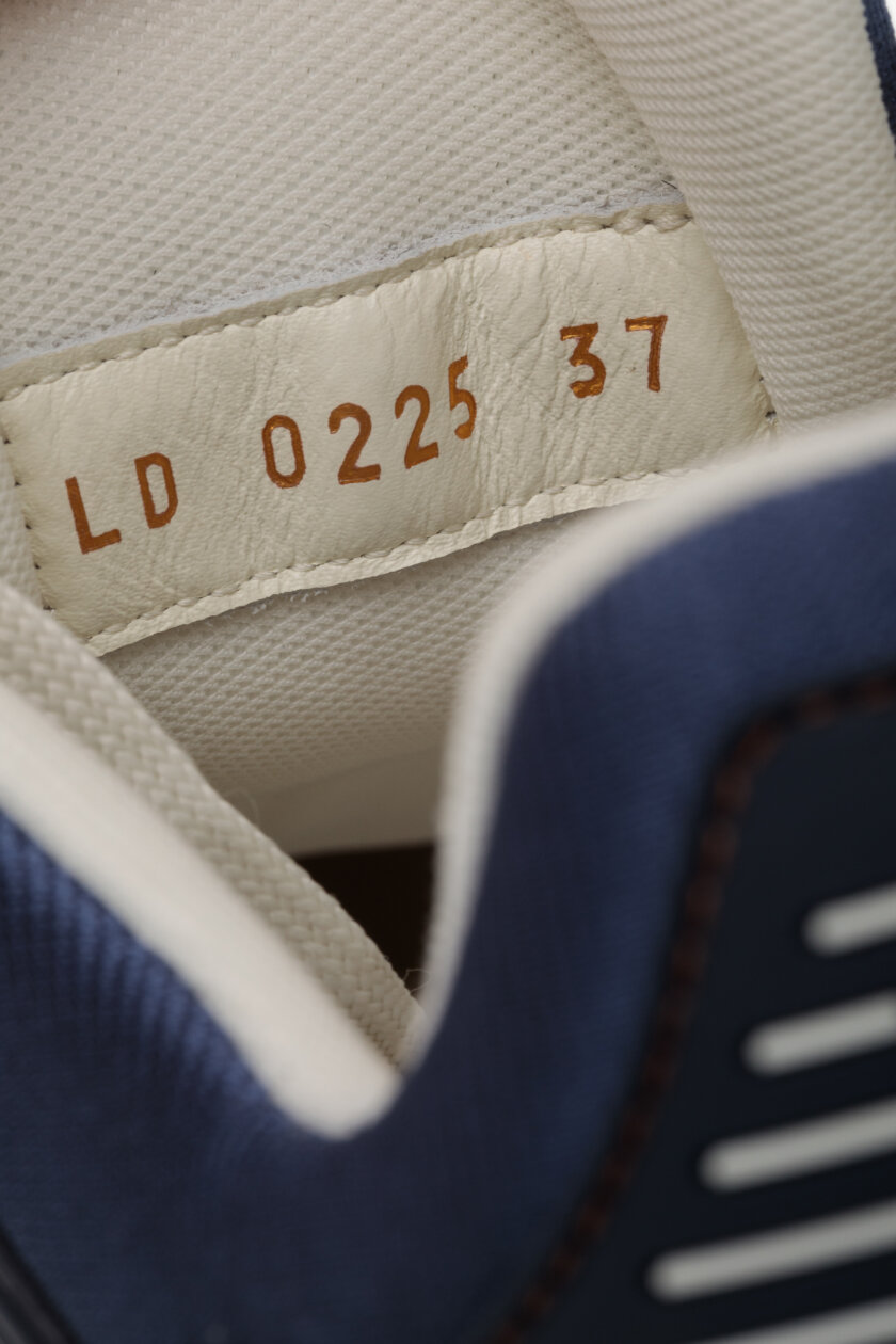 <span style="font-size: 10px; color: rgb(101, 101, 101);letter-spacing: .15em;">HARD TO FIND</span><br><strong>LOUIS VUITTON </strong><br><div style="margin-top:10px; font-size:16px;"> Trainer Sneaker Marine 37 1AHT36 </div><br> - Image 13