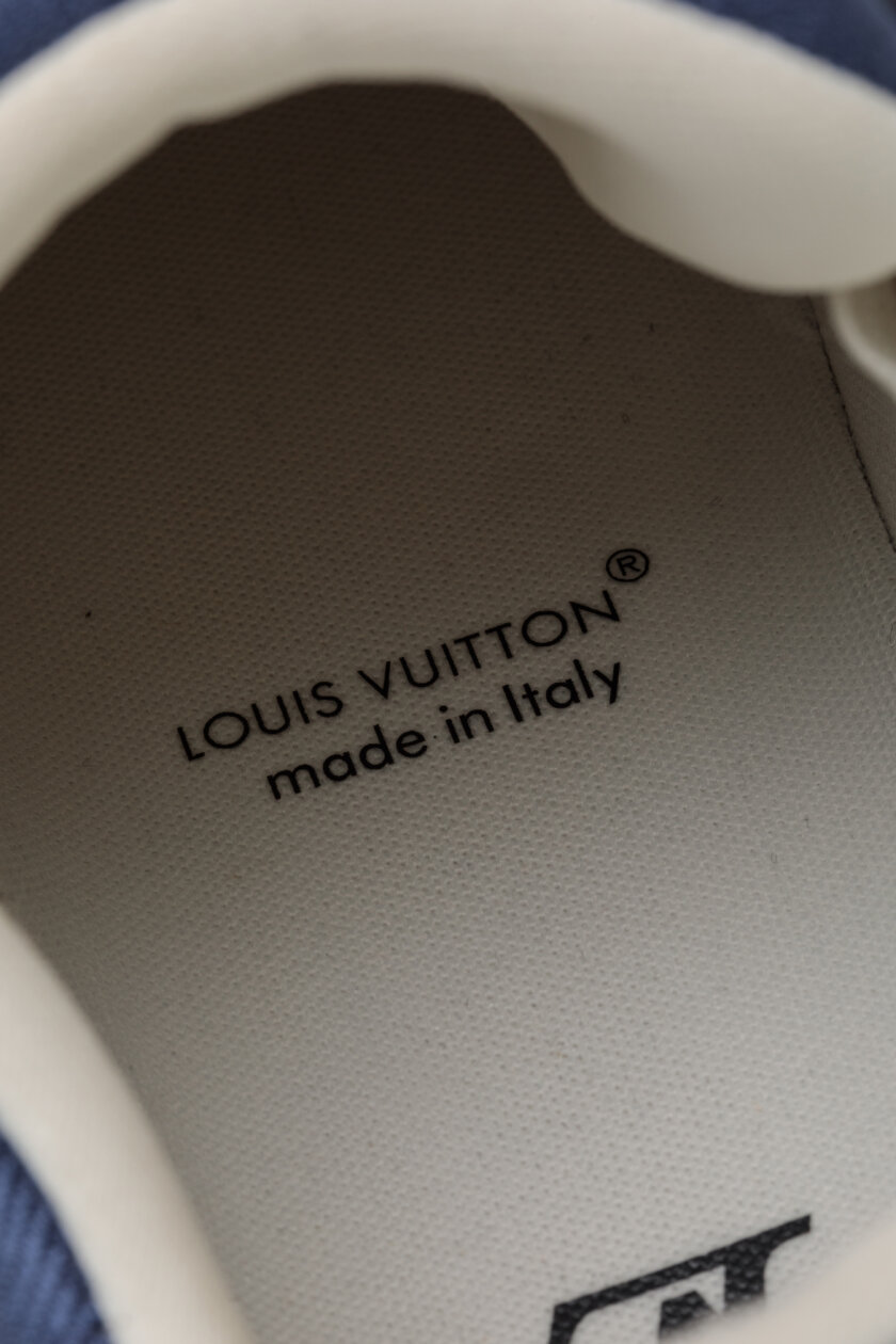 <span style="font-size: 10px; color: rgb(101, 101, 101);letter-spacing: .15em;">HARD TO FIND</span><br><strong>LOUIS VUITTON </strong><br><div style="margin-top:10px; font-size:16px;"> Trainer Sneaker Marine 37 1AHT36 </div><br> - Image 15
