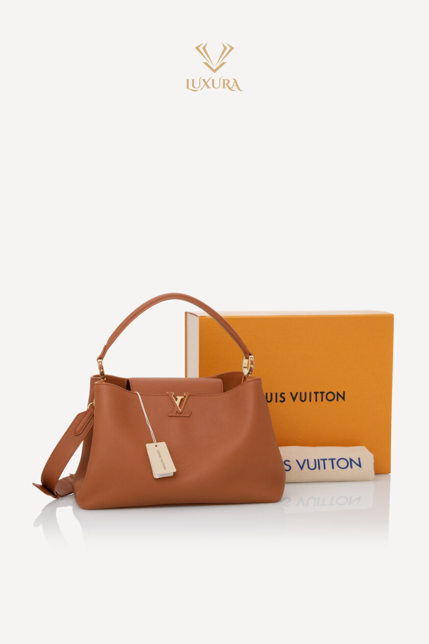 <span style="font-size: 10px; color: rgb(101, 101, 101);letter-spacing: .15em;">NEW COLLECTION</span><br><strong> LOUIS VUITTON </strong><br><div style="margin-top:10px;font-size:16px;"> Capucines Souple GM Handbag Leather Cognac Brown M24879 </div><br> - Image 2
