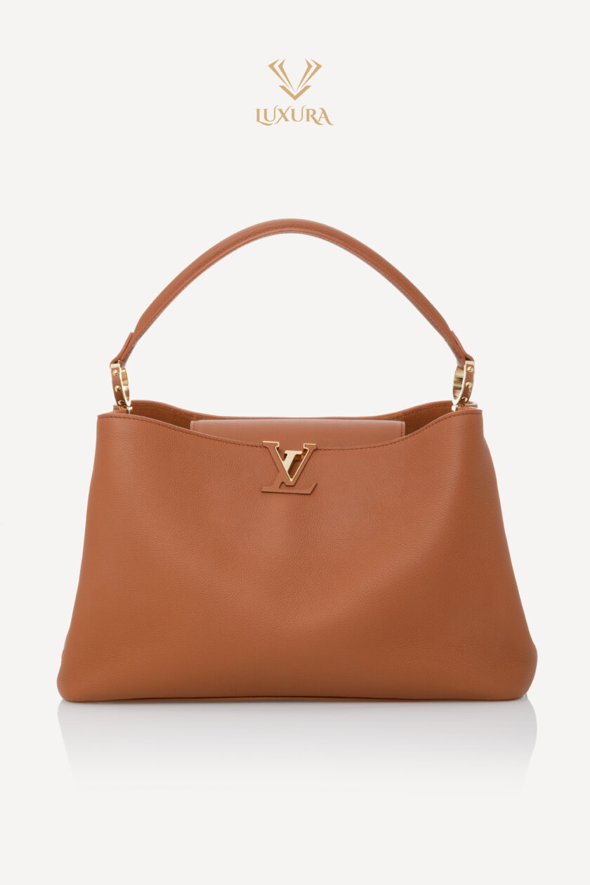 <span style="font-size: 10px; color: rgb(101, 101, 101);letter-spacing: .15em;">NEW COLLECTION</span><br><strong> LOUIS VUITTON </strong><br><div style="margin-top:10px;font-size:16px;"> Capucines Souple GM Handbag Leather Cognac Brown M24879 </div><br> - Image 7