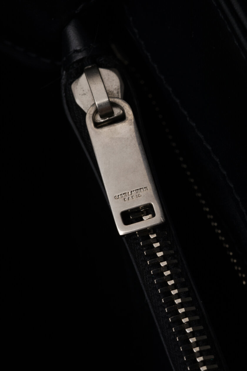 <span style="font-size: 10px; color: rgb(101, 101, 101);letter-spacing: .15em;">BEST DEAL</span><br><strong> SAINT LAURENT </strong><br><div style="margin-top:10px; font-size:16px;"> Calfskin Y Quilted Monogram Medium Loulou Chain Satchel Black </div><br> - Image 16