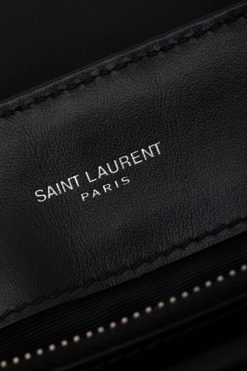 <span style="font-size: 10px; color: rgb(101, 101, 101);letter-spacing: .15em;">BEST DEAL</span><br><strong> SAINT LAURENT </strong><br><div style="margin-top:10px; font-size:16px;"> Calfskin Y Quilted Monogram Medium Loulou Chain Satchel Black </div><br> - Image 18