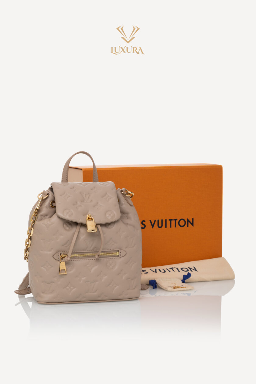 <span style="font-size: 10px; color: rgb(101, 101, 101);letter-spacing: .15em;">NEW COLLECTION</span><br><strong> LOUIS VUITTON </strong><br><div style="margin-top:10px;font-size:16px;">Coussin Backpack PM Galet M13358</div><br> - Image 2