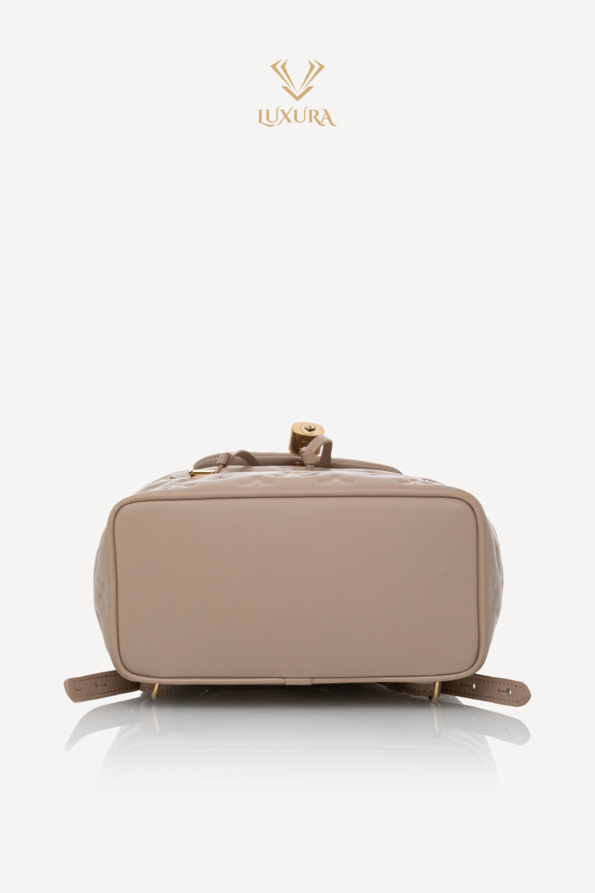 <span style="font-size: 10px; color: rgb(101, 101, 101);letter-spacing: .15em;">NEW COLLECTION</span><br><strong> LOUIS VUITTON </strong><br><div style="margin-top:10px;font-size:16px;">Coussin Backpack PM Galet M13358</div><br> - Image 22