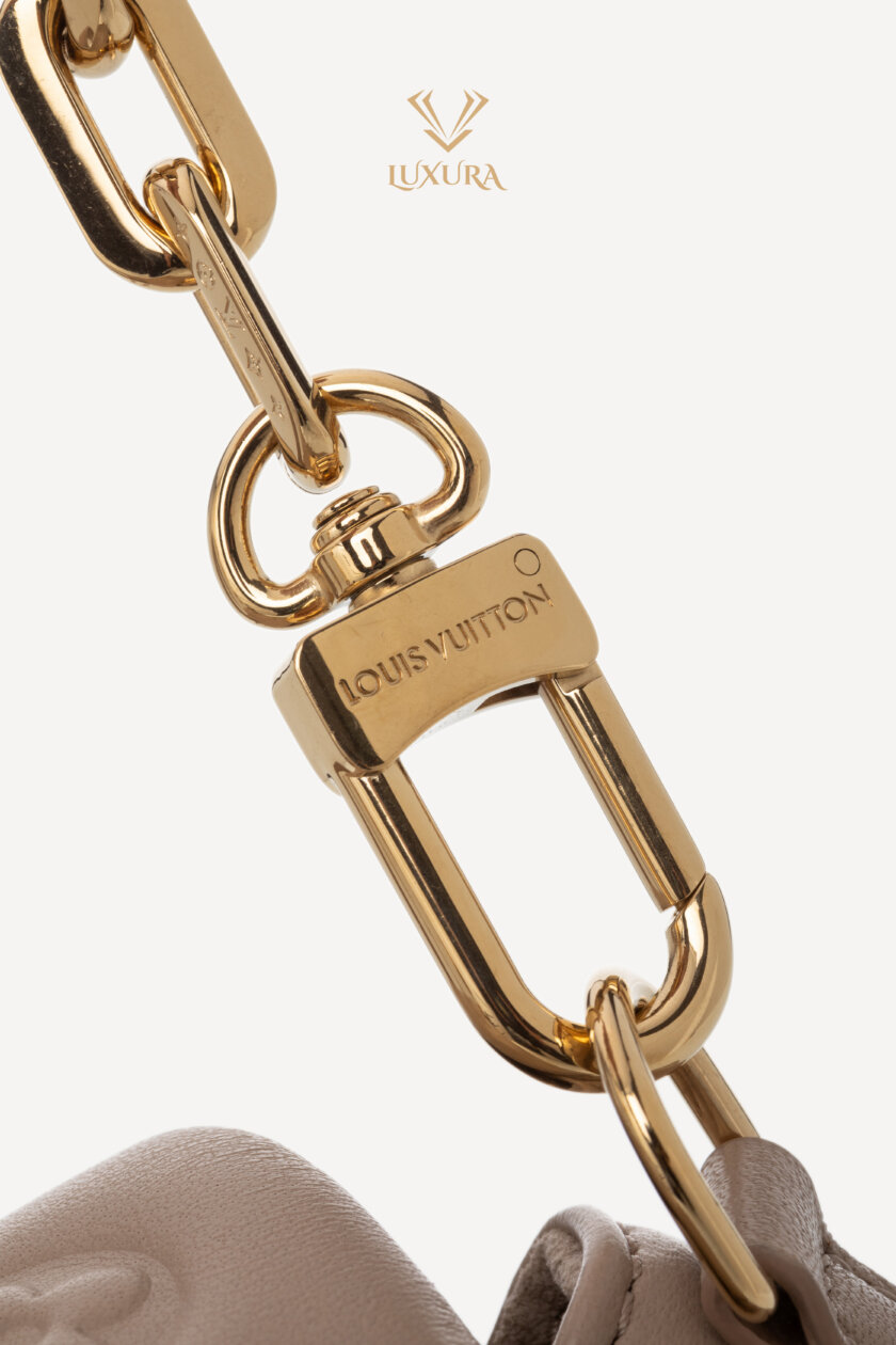 <span style="font-size: 10px; color: rgb(101, 101, 101);letter-spacing: .15em;">NEW COLLECTION</span><br><strong> LOUIS VUITTON </strong><br><div style="margin-top:10px;font-size:16px;">Coussin Backpack PM Galet M13358</div><br> - Image 19