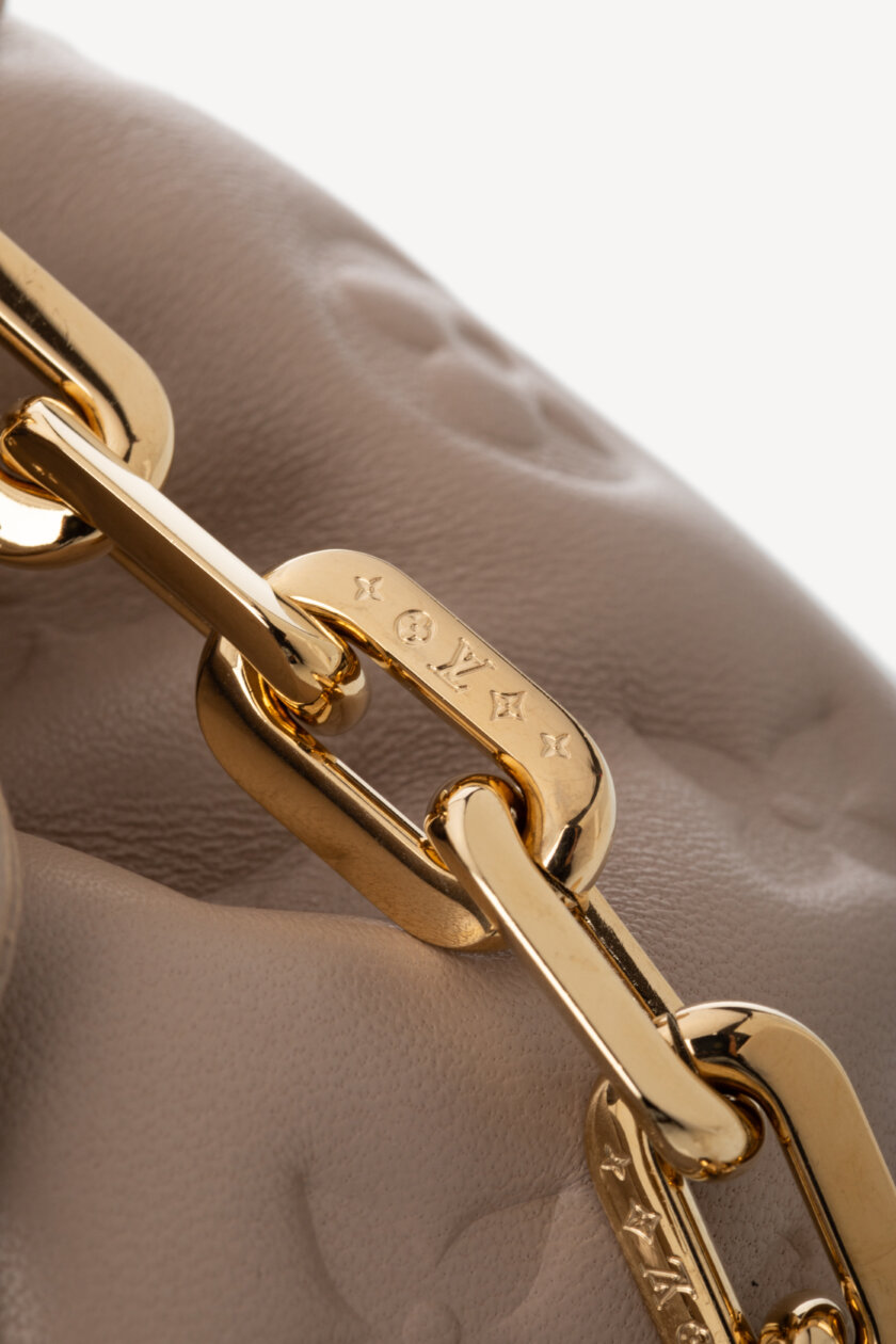 <span style="font-size: 10px; color: rgb(101, 101, 101);letter-spacing: .15em;">NEW COLLECTION</span><br><strong> LOUIS VUITTON </strong><br><div style="margin-top:10px;font-size:16px;">Coussin Backpack PM Galet M13358</div><br> - Image 15