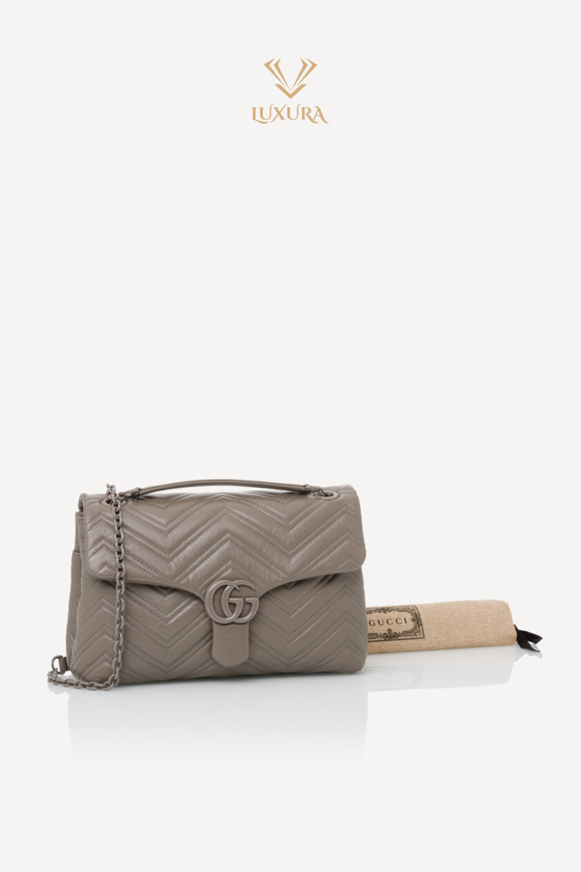 <span style="font-size: 10px; color: rgb(101, 101, 101);letter-spacing: .15em;">NEW COLLECTION</span><br><strong> GUCCI </strong><br><div style="margin-top:10px; font-size:16px;"> Marmont Medium Shoulder Bag Dusty Grey Leather </div><br> - Image 2