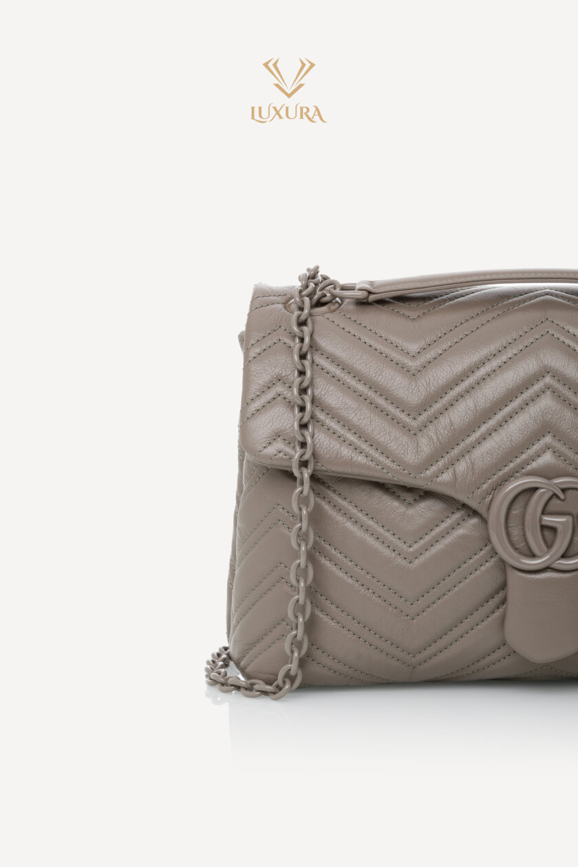 <span style="font-size: 10px; color: rgb(101, 101, 101);letter-spacing: .15em;">NEW COLLECTION</span><br><strong> GUCCI </strong><br><div style="margin-top:10px; font-size:16px;"> Marmont Medium Shoulder Bag Dusty Grey Leather </div><br> - Image 12