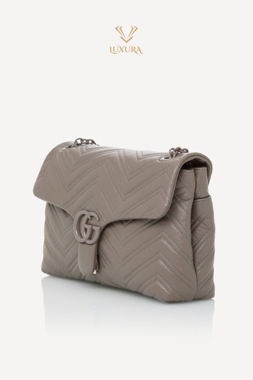 <span style="font-size: 10px; color: rgb(101, 101, 101);letter-spacing: .15em;">NEW COLLECTION</span><br><strong> GUCCI </strong><br><div style="margin-top:10px; font-size:16px;"> Marmont Medium Shoulder Bag Dusty Grey Leather </div><br> - Image 11