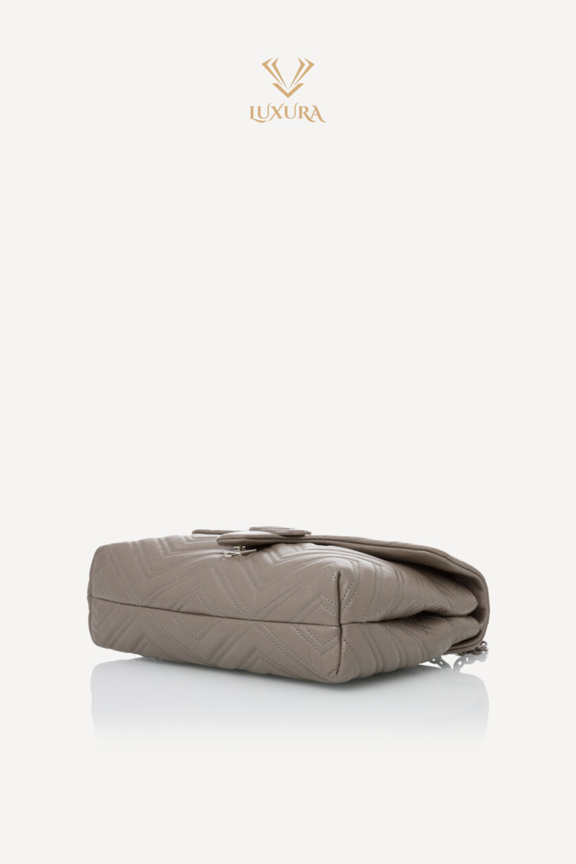 <span style="font-size: 10px; color: rgb(101, 101, 101);letter-spacing: .15em;">NEW COLLECTION</span><br><strong> GUCCI </strong><br><div style="margin-top:10px; font-size:16px;"> Marmont Medium Shoulder Bag Dusty Grey Leather </div><br> - Image 22