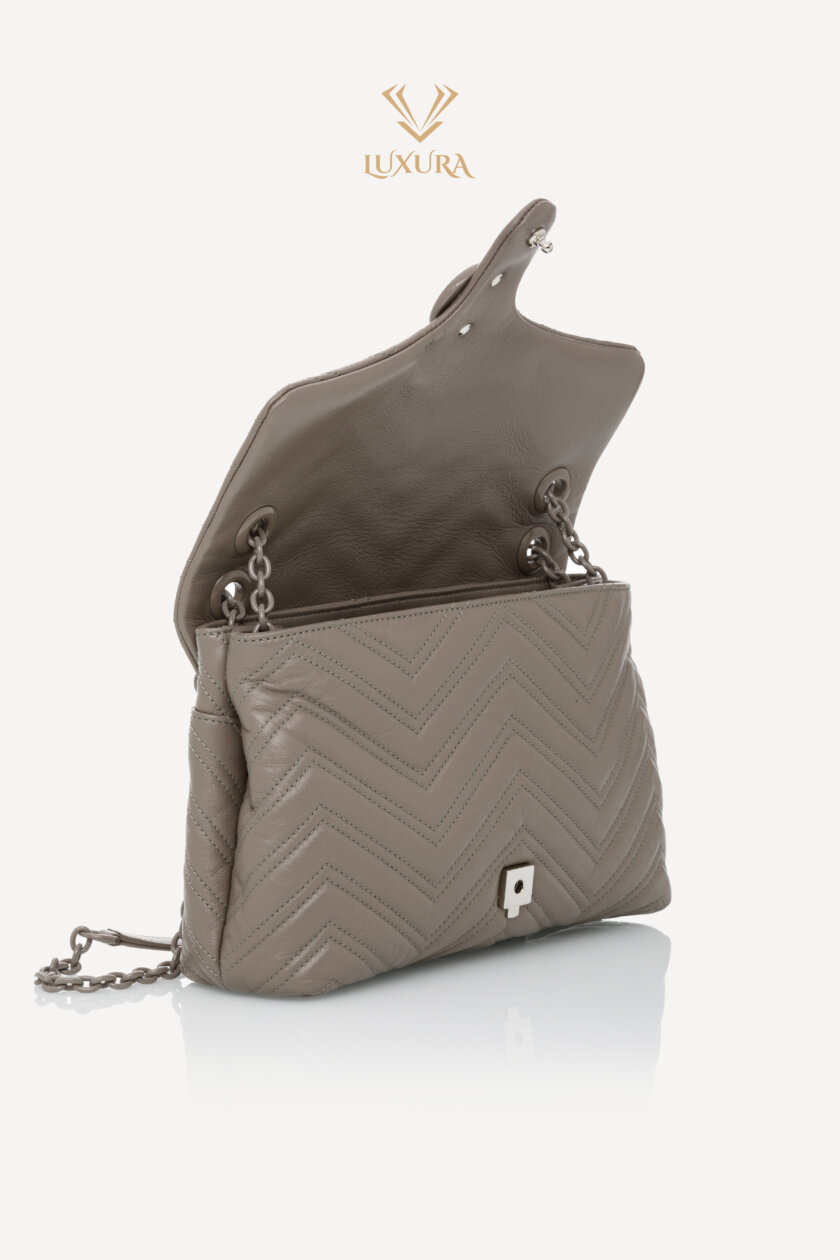 <span style="font-size: 10px; color: rgb(101, 101, 101);letter-spacing: .15em;">NEW COLLECTION</span><br><strong> GUCCI </strong><br><div style="margin-top:10px; font-size:16px;"> Marmont Medium Shoulder Bag Dusty Grey Leather </div><br> - Image 8