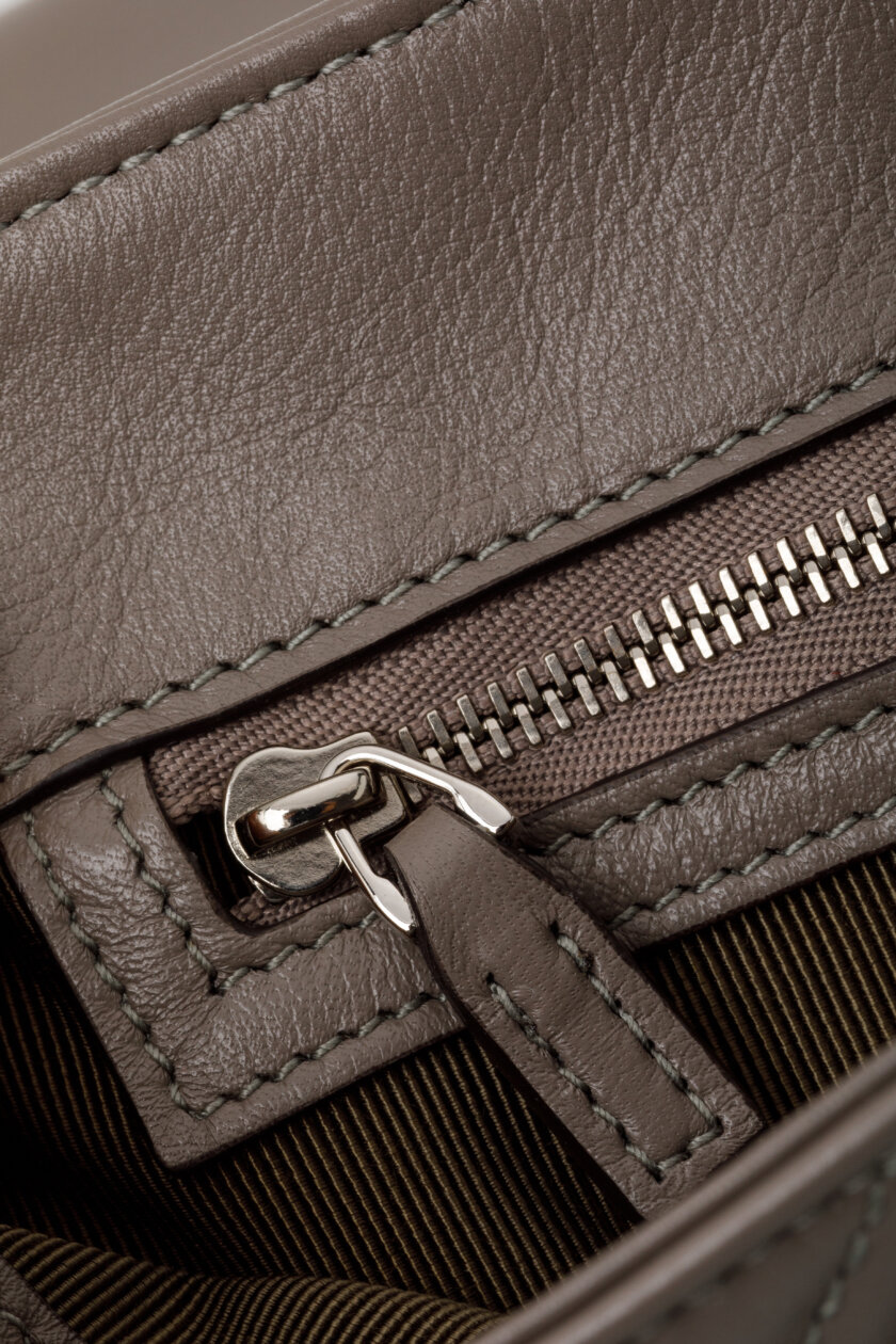 <span style="font-size: 10px; color: rgb(101, 101, 101);letter-spacing: .15em;">NEW COLLECTION</span><br><strong> GUCCI </strong><br><div style="margin-top:10px; font-size:16px;"> Marmont Medium Shoulder Bag Dusty Grey Leather </div><br> - Image 16