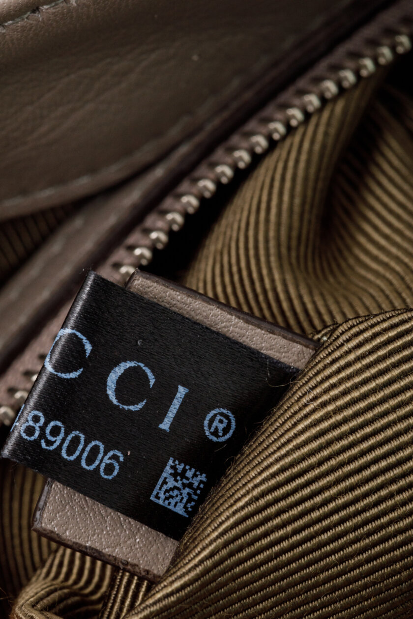 <span style="font-size: 10px; color: rgb(101, 101, 101);letter-spacing: .15em;">NEW COLLECTION</span><br><strong> GUCCI </strong><br><div style="margin-top:10px; font-size:16px;"> Marmont Medium Shoulder Bag Dusty Grey Leather </div><br> - Image 19