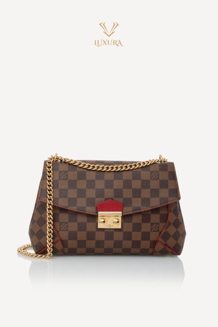 <span style="font-size: 10px; color: rgb(101, 101, 101);letter-spacing: .15em;">HARD TO FIND</span><br><strong> LOUIS VUITTON </strong><br><div style="margin-top:10px; font-size:16px;"> Damier Ebene Caissa Clutch Cherry </div><br>