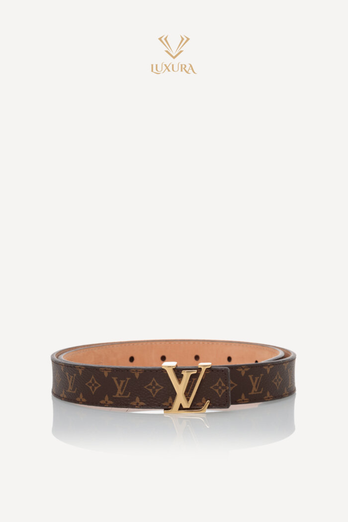 <span style="font-size: 10px; color: rgb(101, 101, 101);letter-spacing: .15em;">HARD TO FIND </span><br><strong> LOUIS VUITTON </strong><br><div style="margin-top:10px; font-size:16px;">Monogram 30 mm LV Initiales Belt 75</div><br>