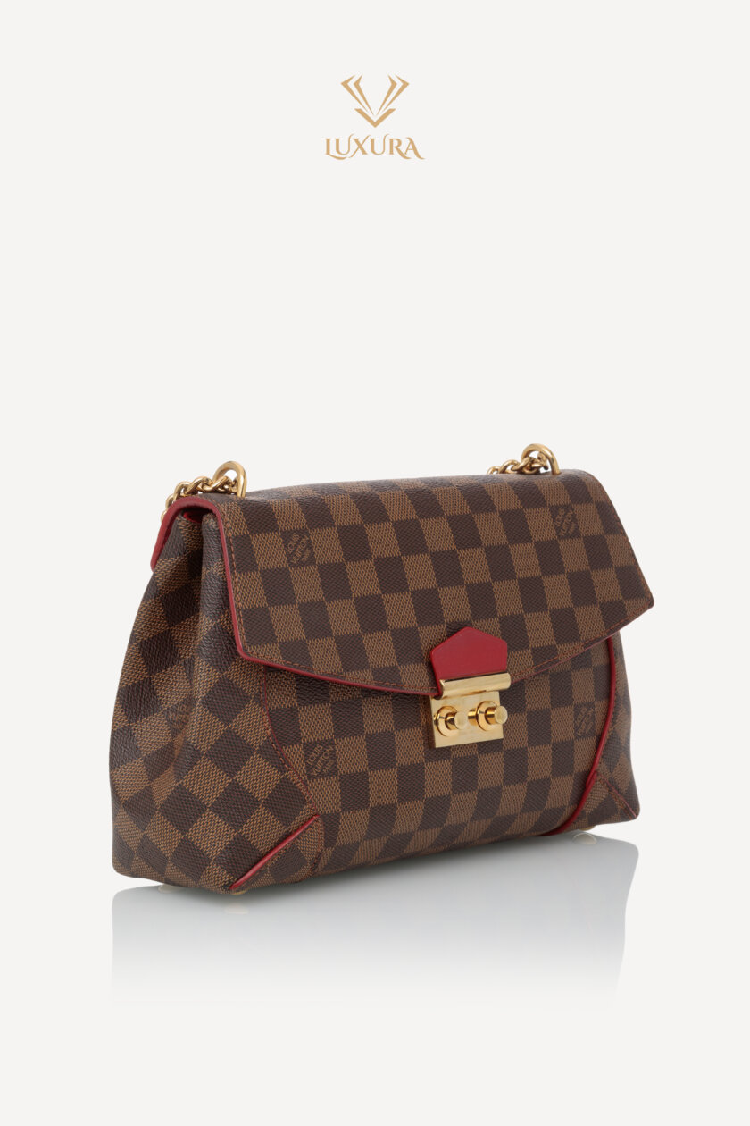 <span style="font-size: 10px; color: rgb(101, 101, 101);letter-spacing: .15em;">HARD TO FIND</span><br><strong> LOUIS VUITTON </strong><br><div style="margin-top:10px; font-size:16px;"> Damier Ebene Caissa Clutch Cherry </div><br> - Image 3