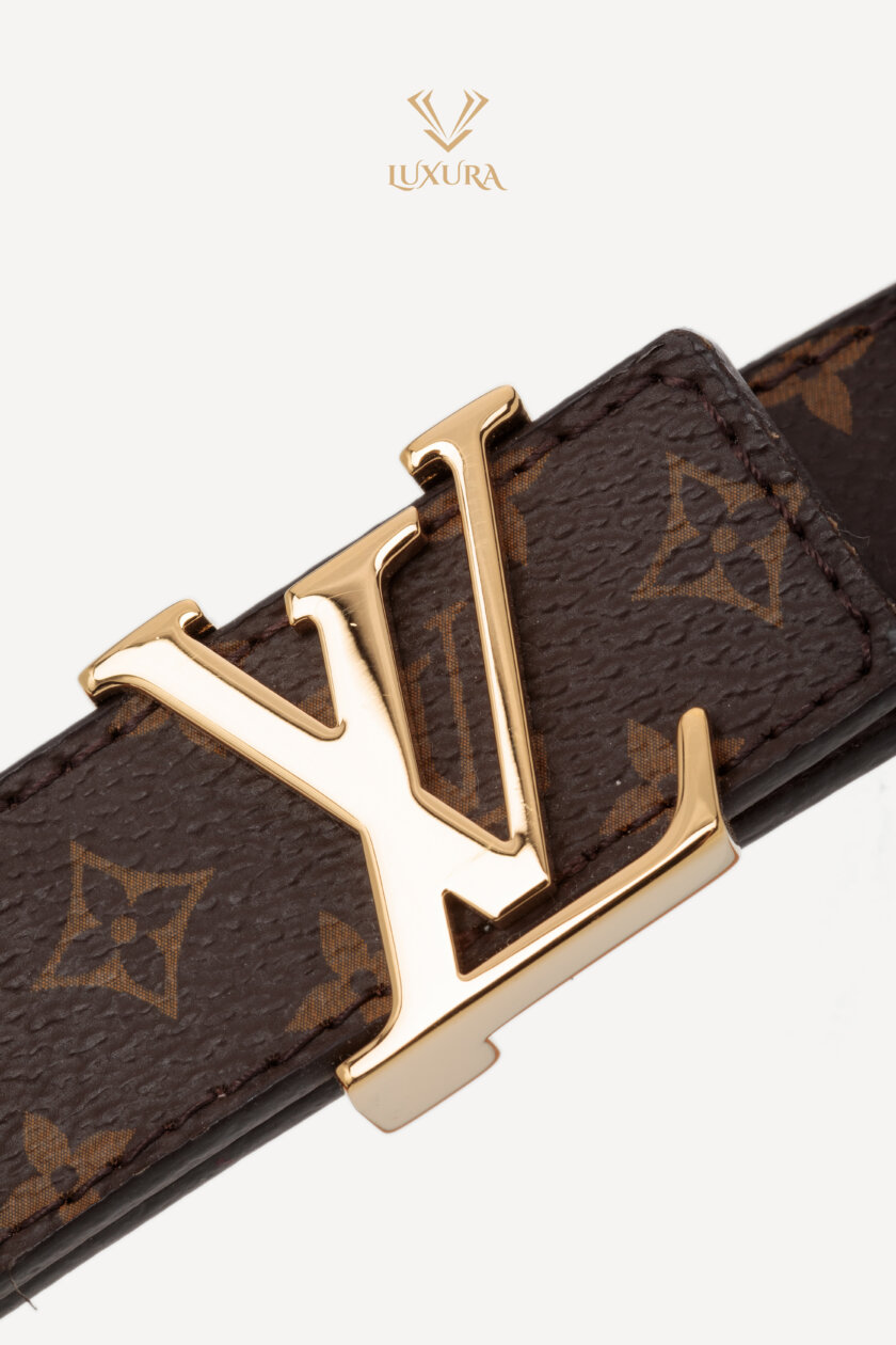 <span style="font-size: 10px; color: rgb(101, 101, 101);letter-spacing: .15em;">HARD TO FIND </span><br><strong> LOUIS VUITTON </strong><br><div style="margin-top:10px; font-size:16px;">Monogram 30 mm LV Initiales Belt 75</div><br> - Image 7