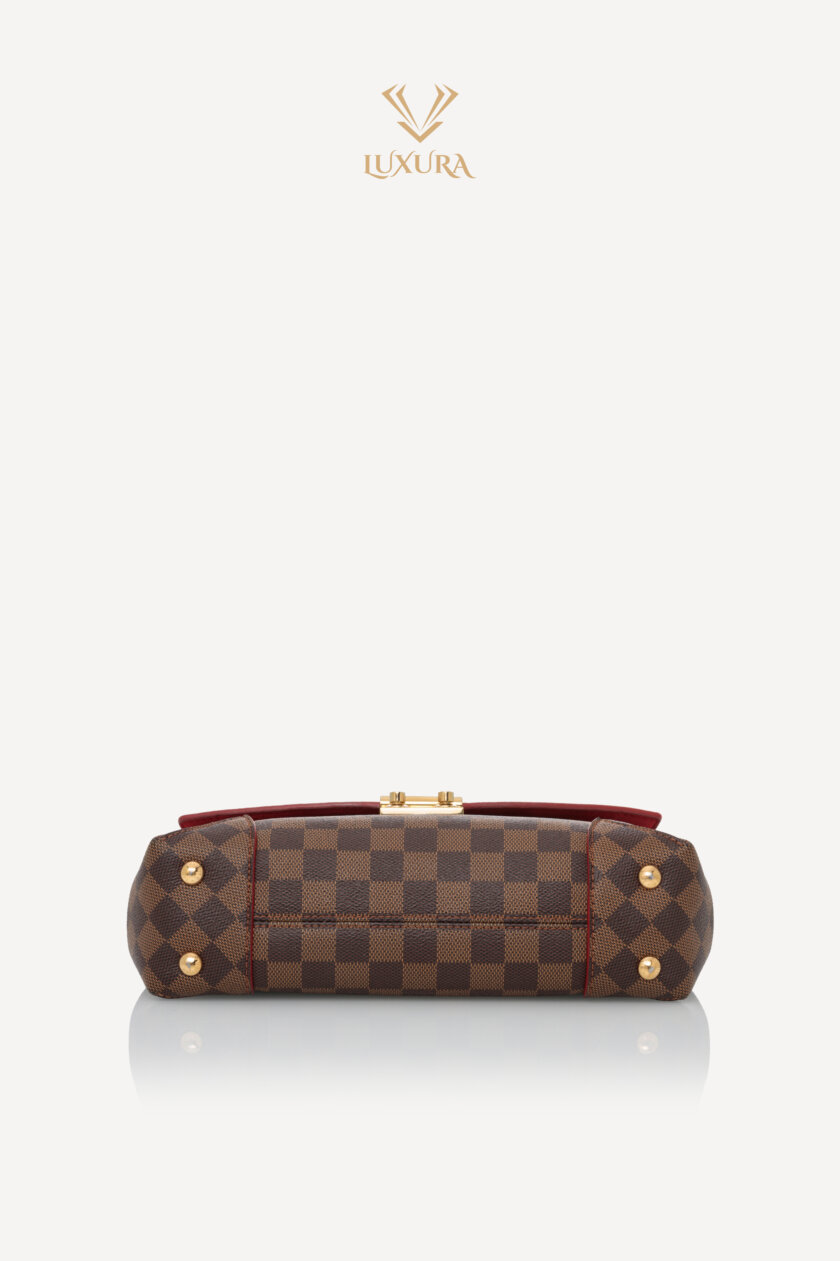 <span style="font-size: 10px; color: rgb(101, 101, 101);letter-spacing: .15em;">HARD TO FIND</span><br><strong> LOUIS VUITTON </strong><br><div style="margin-top:10px; font-size:16px;"> Damier Ebene Caissa Clutch Cherry </div><br> - Image 20
