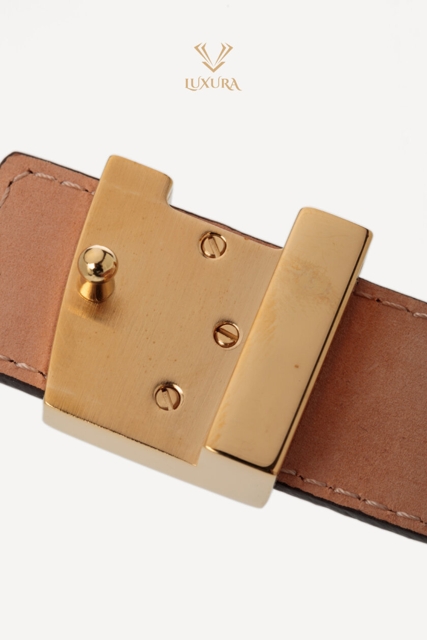 <span style="font-size: 10px; color: rgb(101, 101, 101);letter-spacing: .15em;">HARD TO FIND </span><br><strong> LOUIS VUITTON </strong><br><div style="margin-top:10px; font-size:16px;">Monogram 30 mm LV Initiales Belt 75</div><br> - Image 9