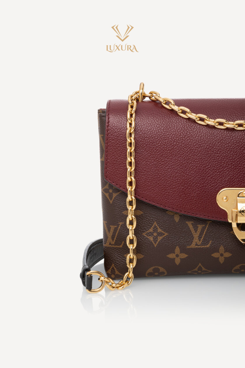 <span style="font-size: 10px; color: rgb(101, 101, 101);letter-spacing: .15em;">BEST DEAL</span><br><strong> LOUIS VUITTON </strong><br><div style="margin-top:10px; font-size:16px;">Monogram Saint Placide Bordeaux</div><br> - Image 10
