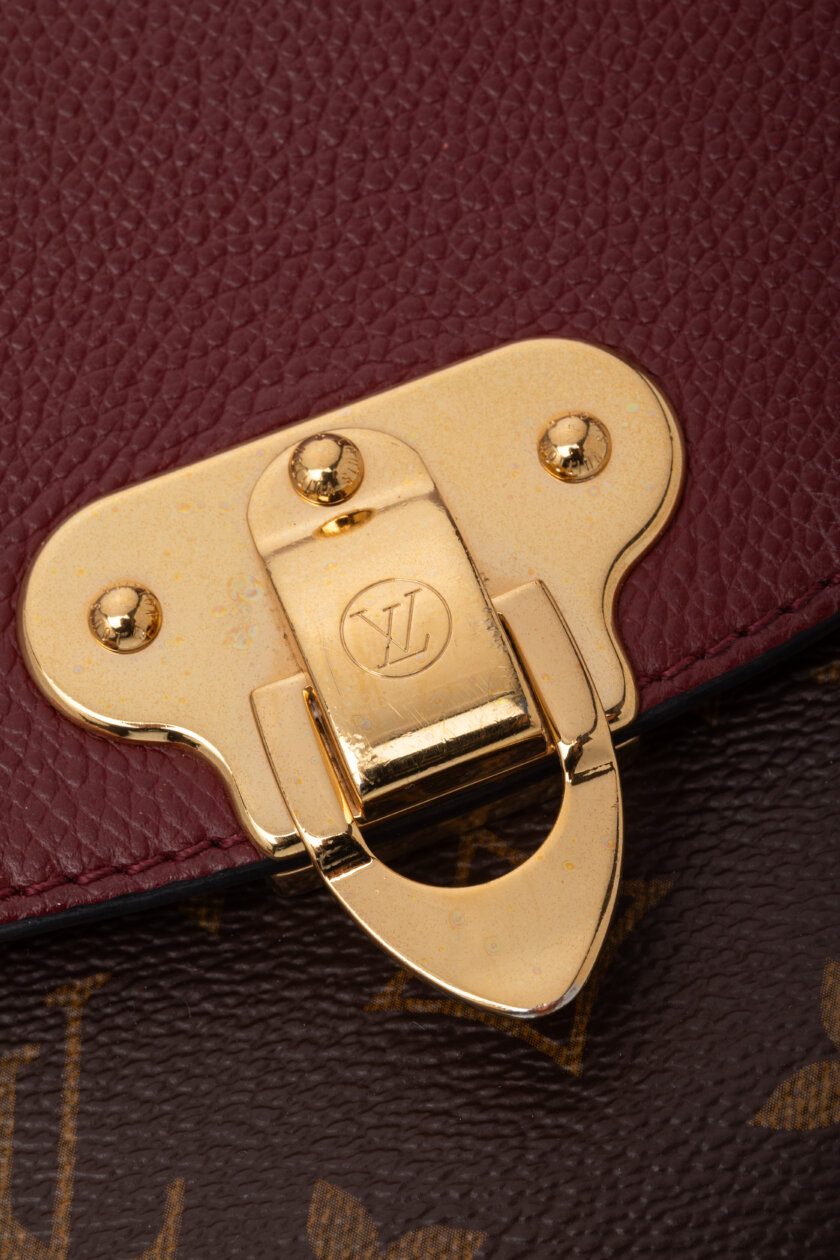 <span style="font-size: 10px; color: rgb(101, 101, 101);letter-spacing: .15em;">BEST DEAL</span><br><strong> LOUIS VUITTON </strong><br><div style="margin-top:10px; font-size:16px;">Monogram Saint Placide Bordeaux</div><br> - Image 12