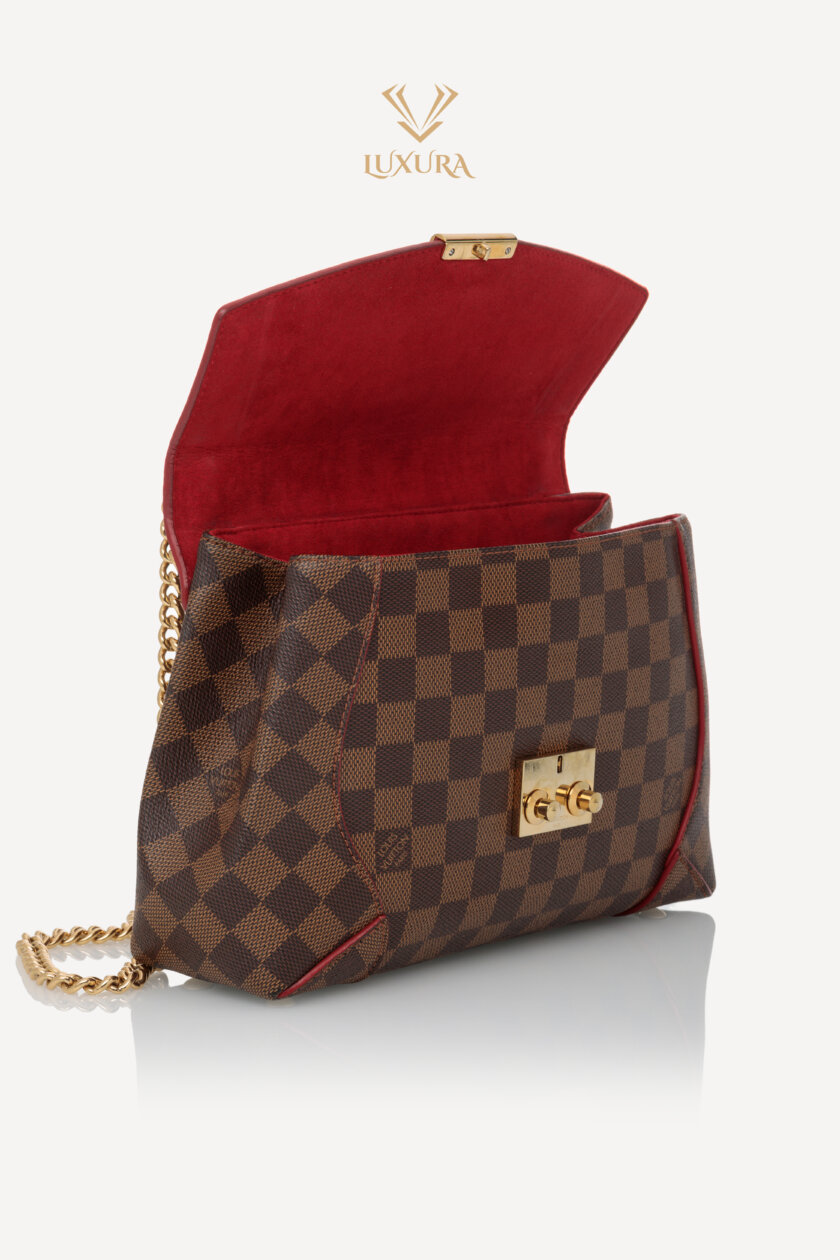 <span style="font-size: 10px; color: rgb(101, 101, 101);letter-spacing: .15em;">HARD TO FIND</span><br><strong> LOUIS VUITTON </strong><br><div style="margin-top:10px; font-size:16px;"> Damier Ebene Caissa Clutch Cherry </div><br> - Image 7