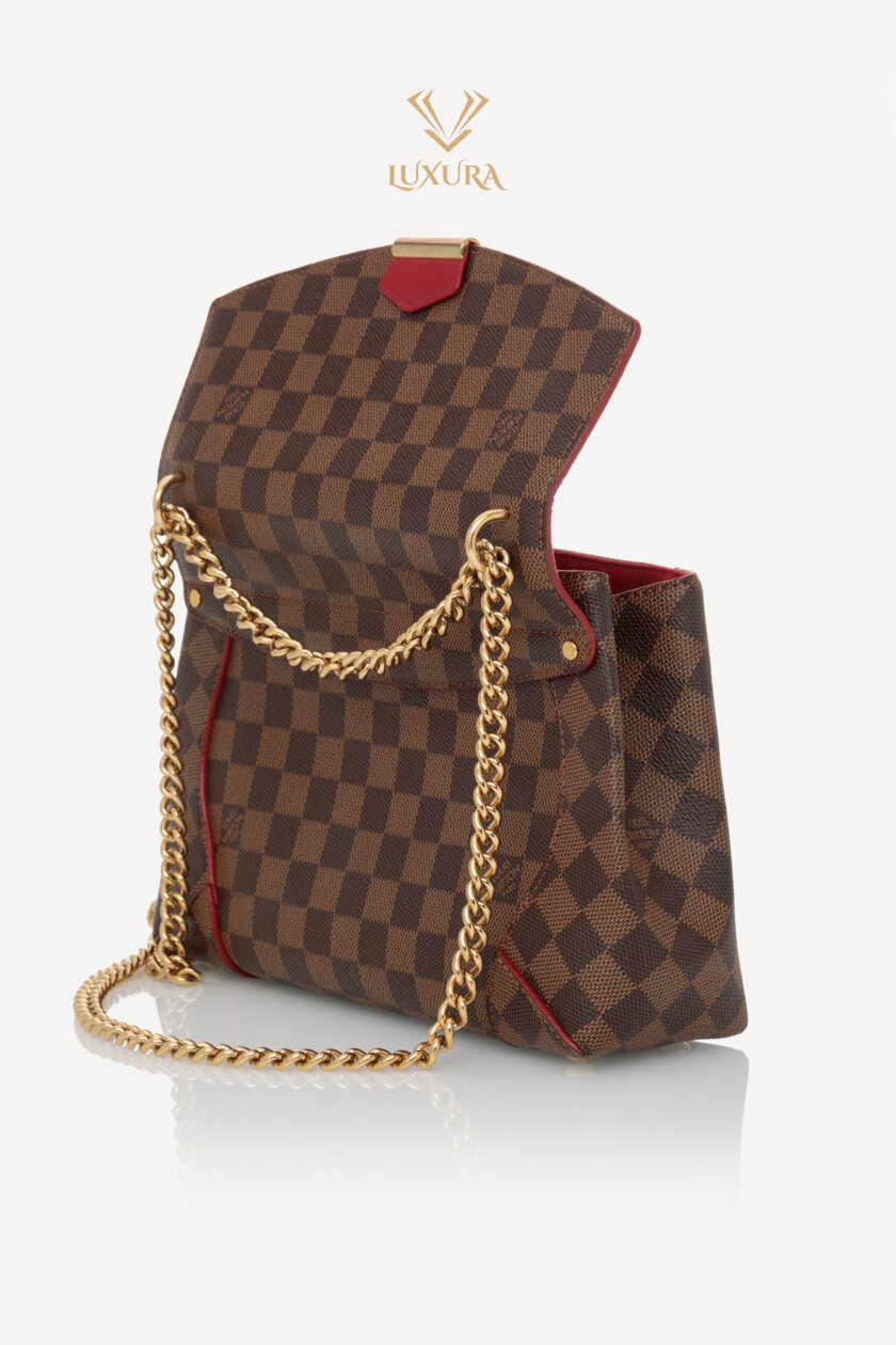 <span style="font-size: 10px; color: rgb(101, 101, 101);letter-spacing: .15em;">HARD TO FIND</span><br><strong> LOUIS VUITTON </strong><br><div style="margin-top:10px; font-size:16px;"> Damier Ebene Caissa Clutch Cherry </div><br> - Image 8