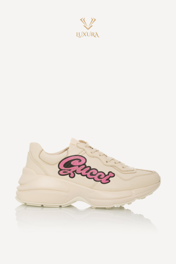 <span style="font-size: 10px; color: rgb(101, 101, 101);letter-spacing: .15em;"> BEST DEAL </span><br><strong> GUCCI </strong><br><div style="margin-top:10px; font-size:16px;"> Rhyton Bunny Leather Sneaker Cream 36.5 </div><br>