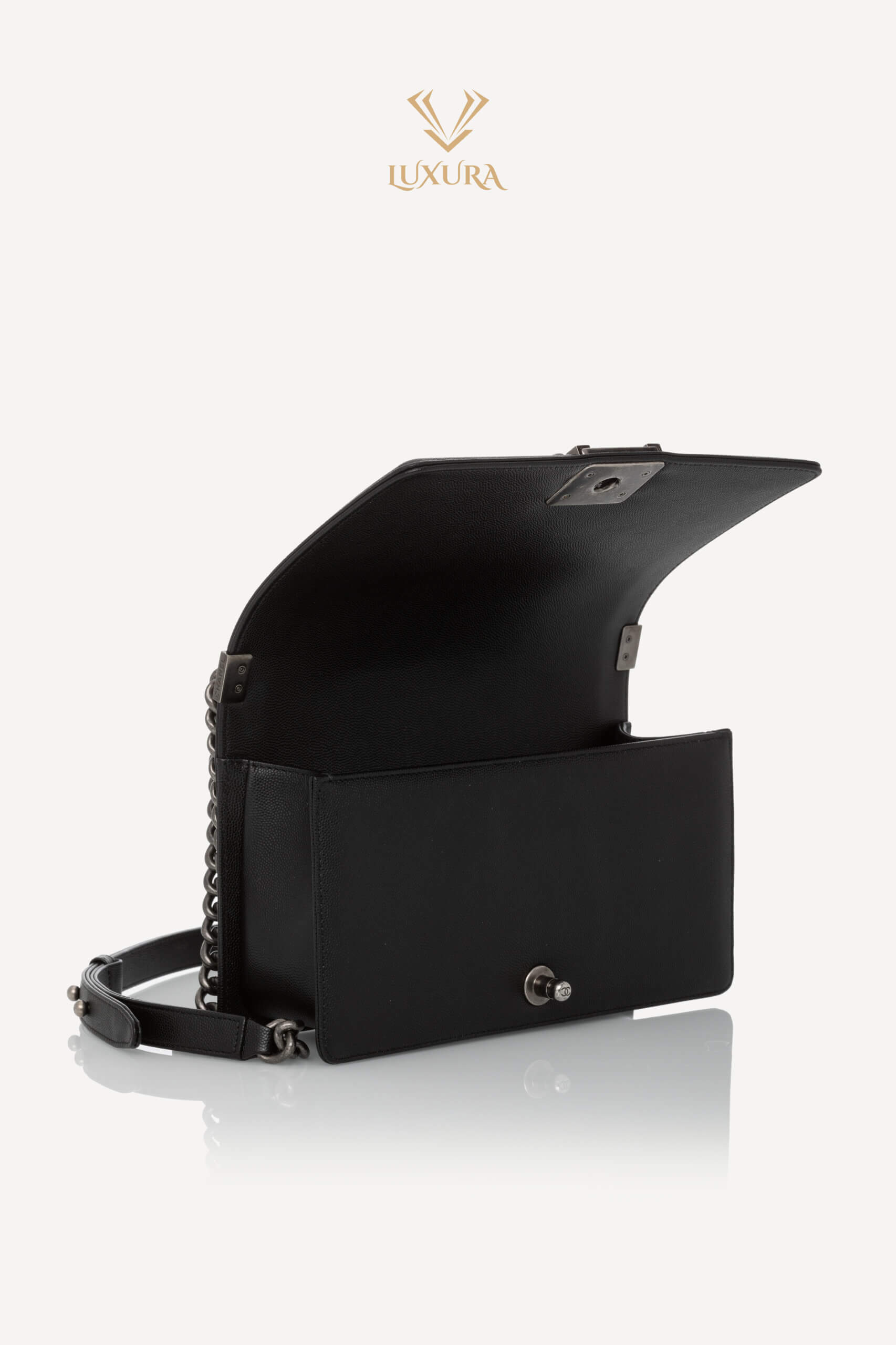 <span style="font-size: 10px; color: rgb(101, 101, 101);letter-spacing: .15em;">HARD TO FIND</span><br><strong> CHANEL </strong><br><div style="margin-top:10px;font-size:16px;"> Caviar Quilted Medium Boy Flap Black </div><br> - Image 14