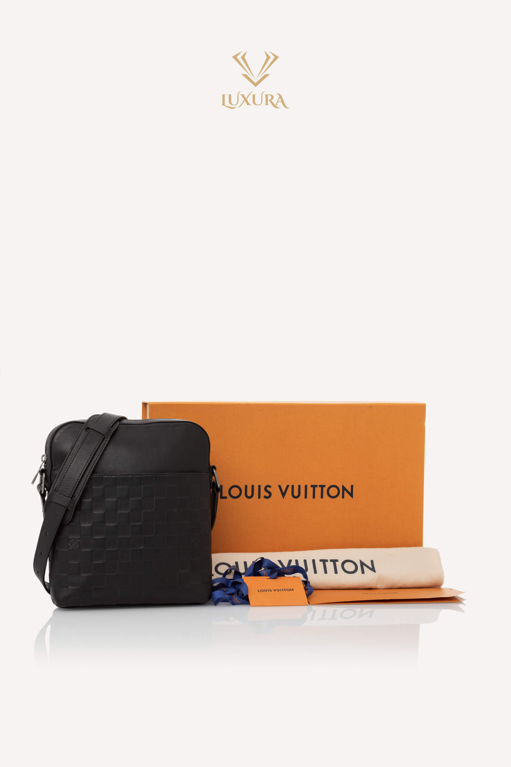 <span style="font-size: 10px; color: rgb(101, 101, 101);letter-spacing: .15em;">HARD TO FIND</span><br><strong> LOUIS VUITTON </strong><br><div style="margin-top:10px; font-size:16px;"> Damier Infini Pochette District Black N23355 </div><br> - Image 2