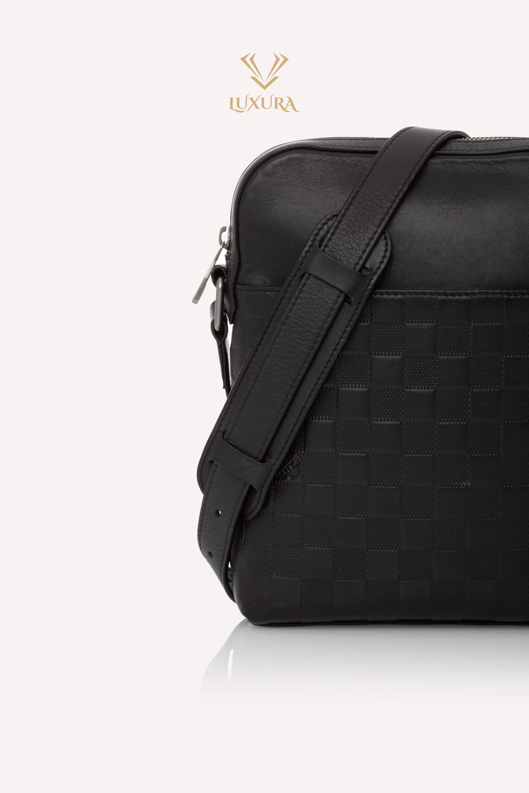 <span style="font-size: 10px; color: rgb(101, 101, 101);letter-spacing: .15em;">HARD TO FIND</span><br><strong> LOUIS VUITTON </strong><br><div style="margin-top:10px; font-size:16px;"> Damier Infini Pochette District Black N23355 </div><br> - Image 9