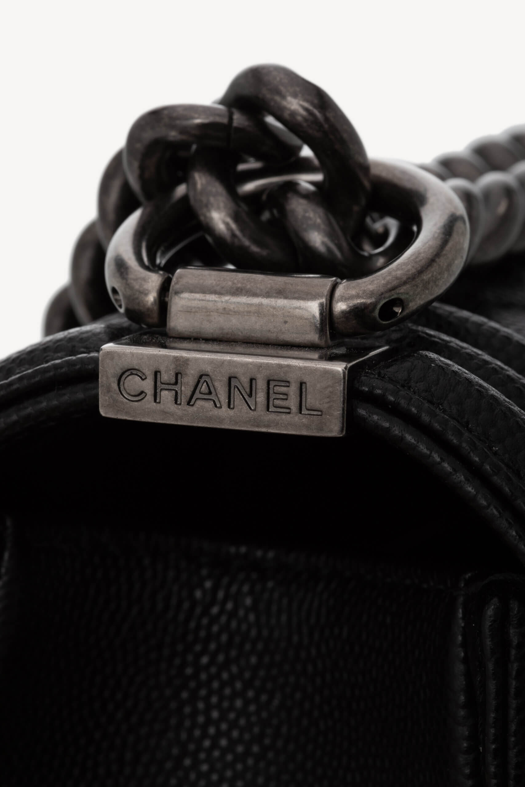 <span style="font-size: 10px; color: rgb(101, 101, 101);letter-spacing: .15em;">HARD TO FIND</span><br><strong> CHANEL </strong><br><div style="margin-top:10px;font-size:16px;"> Caviar Quilted Medium Boy Flap Black </div><br> - Image 20