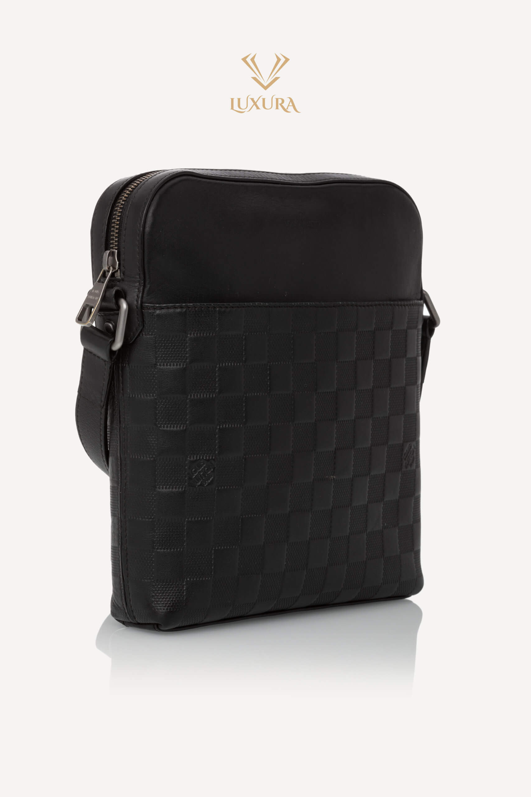 <span style="font-size: 10px; color: rgb(101, 101, 101);letter-spacing: .15em;">HARD TO FIND</span><br><strong> LOUIS VUITTON </strong><br><div style="margin-top:10px; font-size:16px;"> Damier Infini Pochette District Black N23355 </div><br> - Image 3