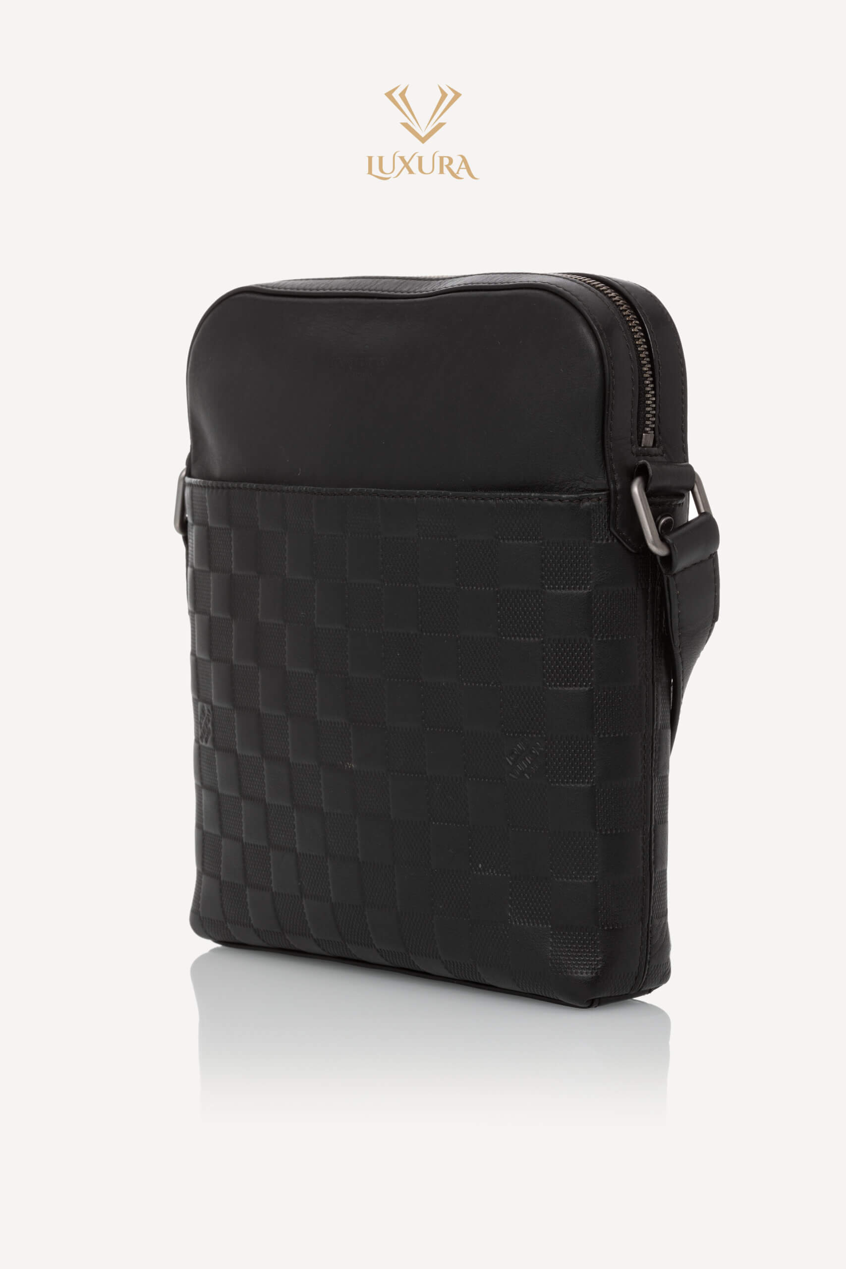 <span style="font-size: 10px; color: rgb(101, 101, 101);letter-spacing: .15em;">HARD TO FIND</span><br><strong> LOUIS VUITTON </strong><br><div style="margin-top:10px; font-size:16px;"> Damier Infini Pochette District Black N23355 </div><br> - Image 7